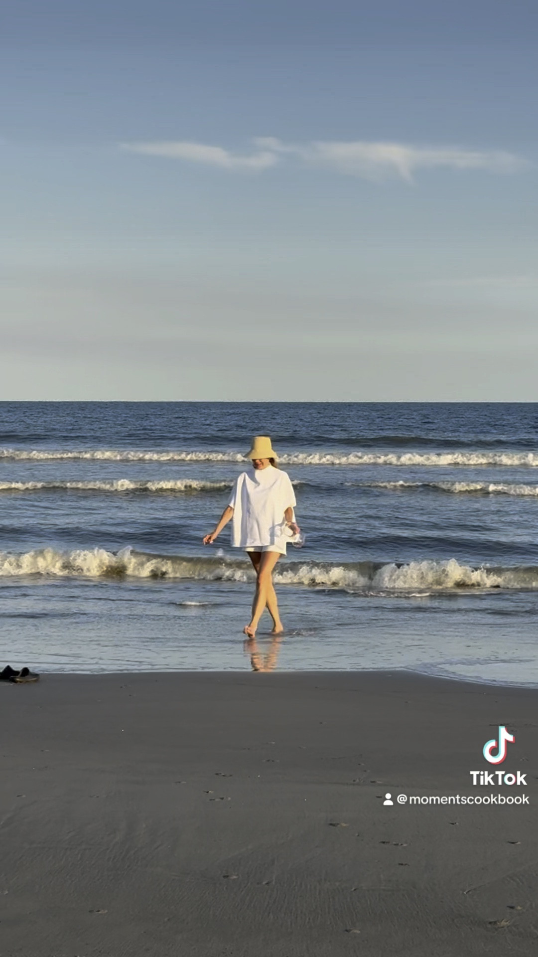 Kim’s Diane Keaton/Nancy Meyers inspired outfit 🐚🌾🥂🍾 #LTKStyle #LTKBeach #LTKFashion

#LTKTravel #LTKSeasonal #LTKVideo