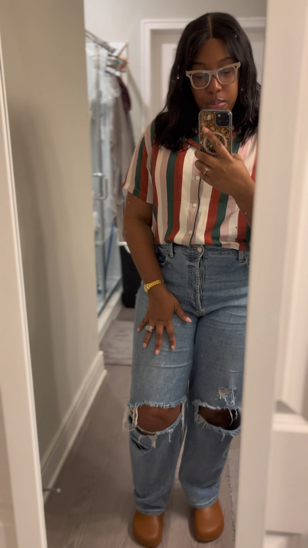  This outfit was cute and comfortable! I love buying men’s apparel. Their pieces tend to be more comfortable. Fall transitional outfit Crocs Dylan Clogs midsize straight jeanss

#LTKmidsize