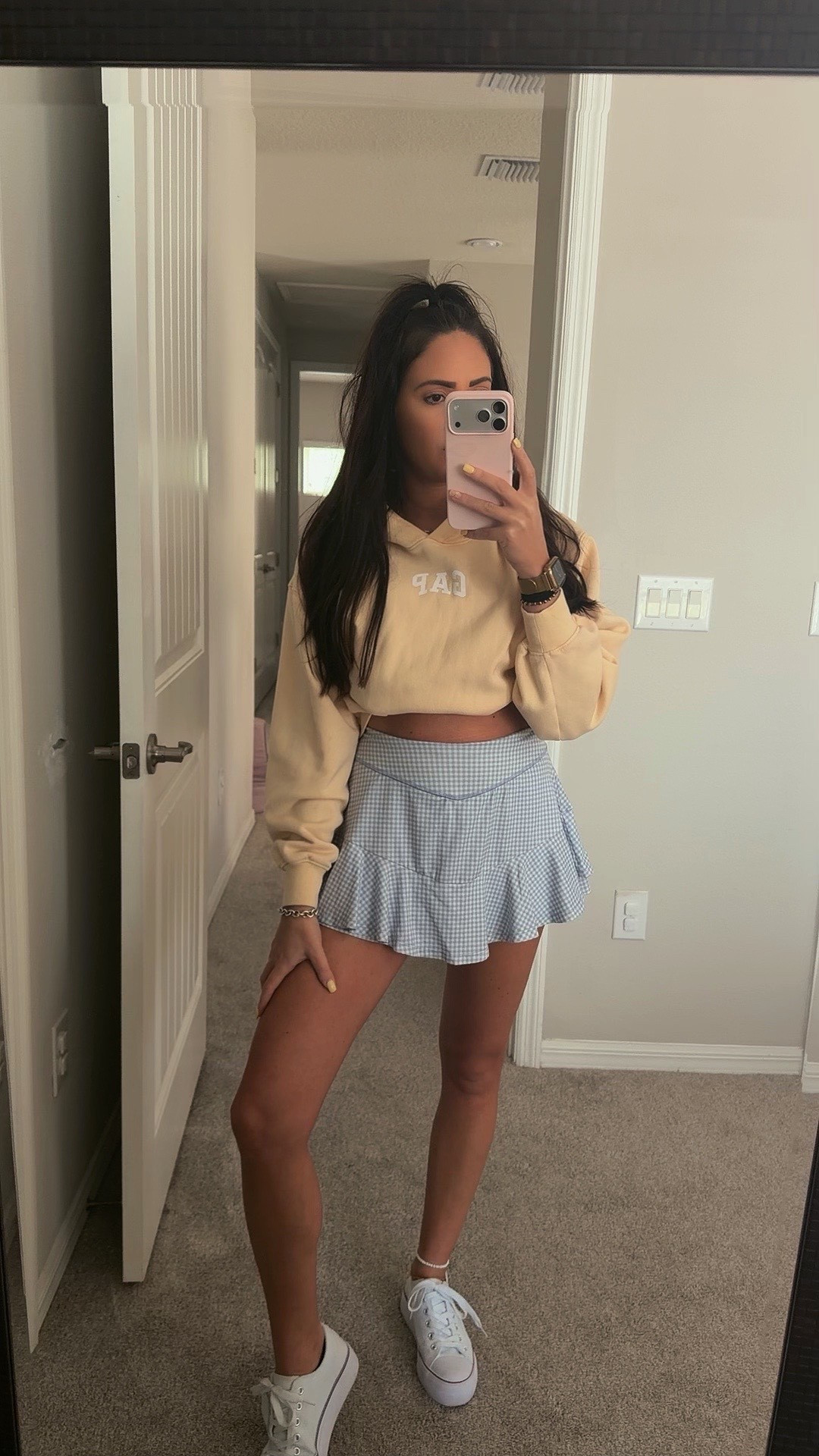 The cutest cropped hoodie 💛