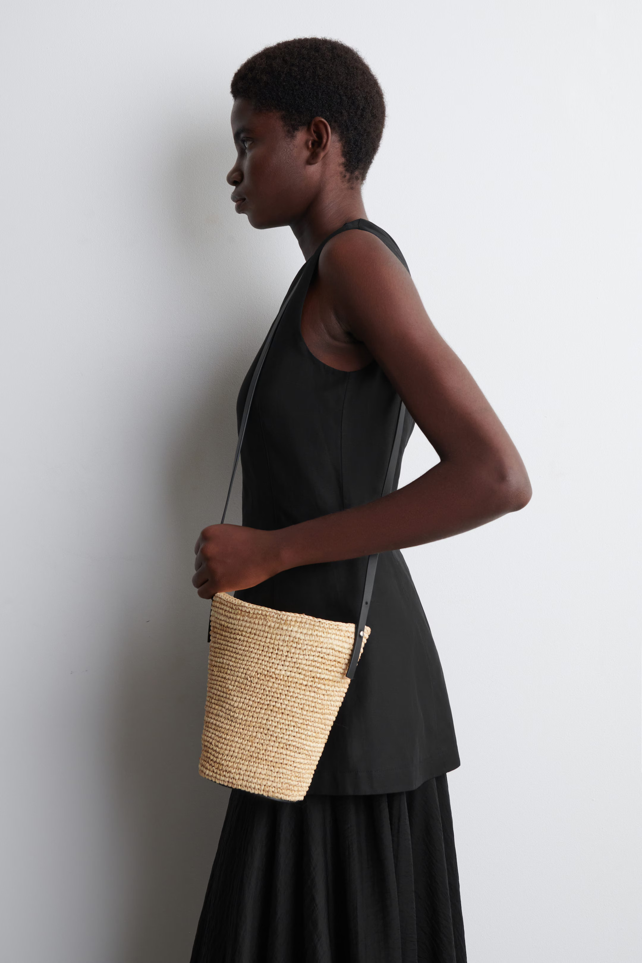 MINI BUCKET BAG - STRAW - BEIGE / BLACK | COS | COS (EU)