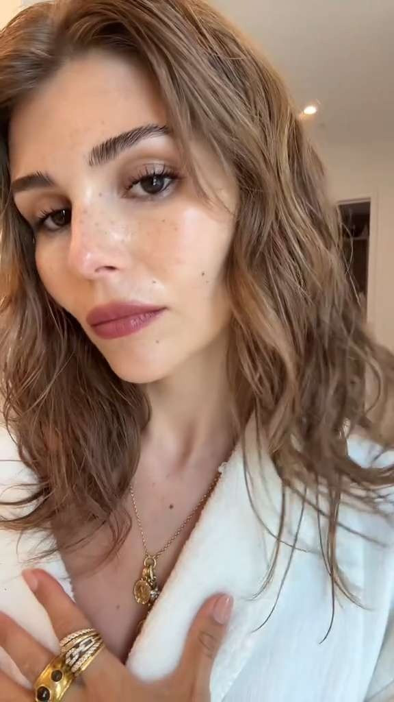 my 2 minute full pouch routine 📝📝📝📝📝📝 @Kosas #kosaspartner 

 #LTKStyleTip #LTKBeauty #LTKTravel