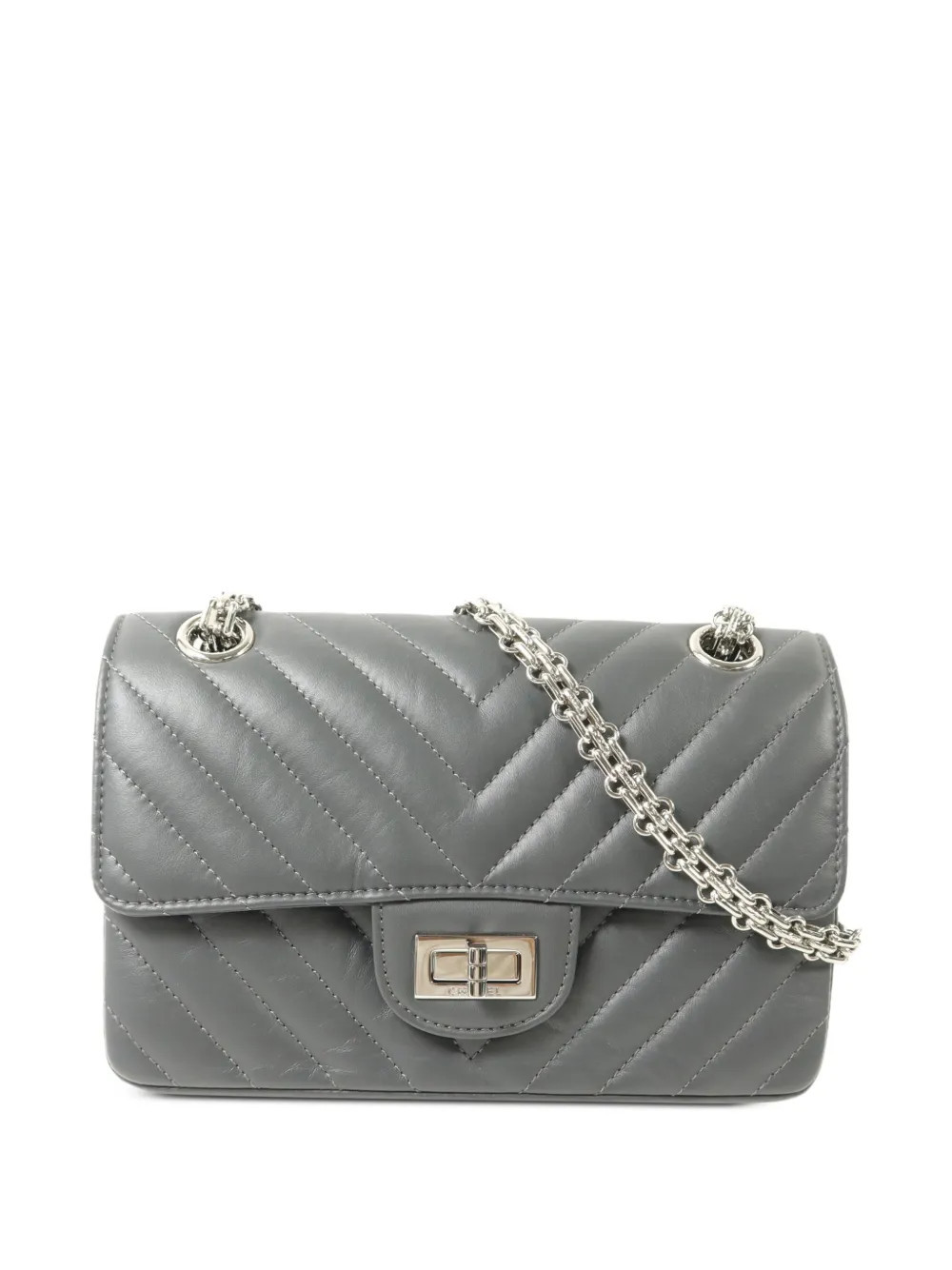 CHANEL Pre-Owned chevron-quilted shoulder bag - Grey | Farfetch Global