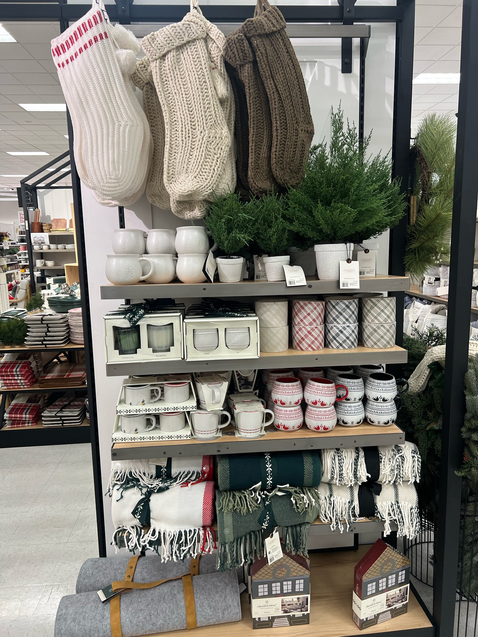 Hearth and Hand Christmas Decor! 

Target, home decor, Christmas decor

#christmas #homedecor #christmasdecor #coffeemugs #stockings

#LTKHoliday #LTKSeasonal #LTKhome