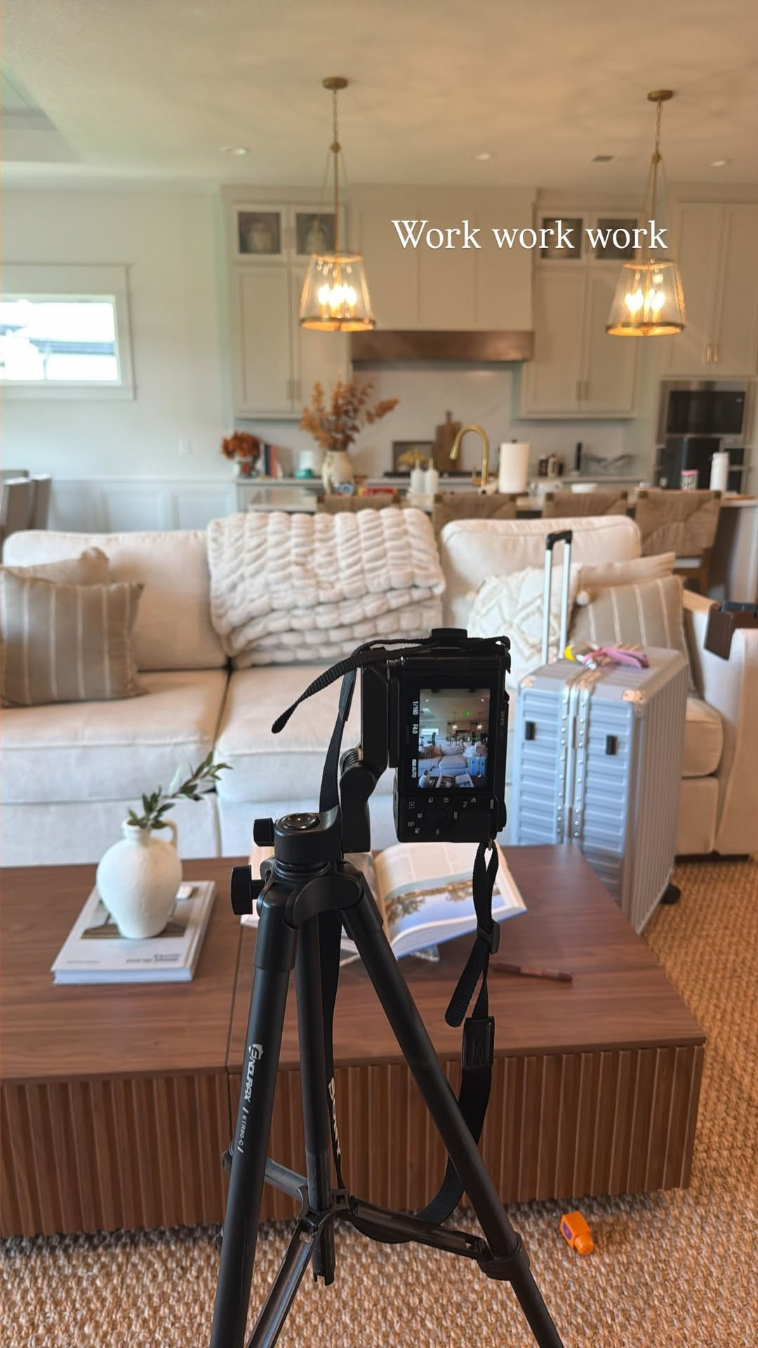 Behind the scenes 📸🤎 Getting some work done and shooting a little home content today!

#BehindTheScenes #ContentDay #WorkDay #HomeContent #HomeInspo #ContentCreator #CreatorLife #HomeStyle #InteriorInspo #LTKHome #LTKCreator #ShopLTK
 

 #LTKHome