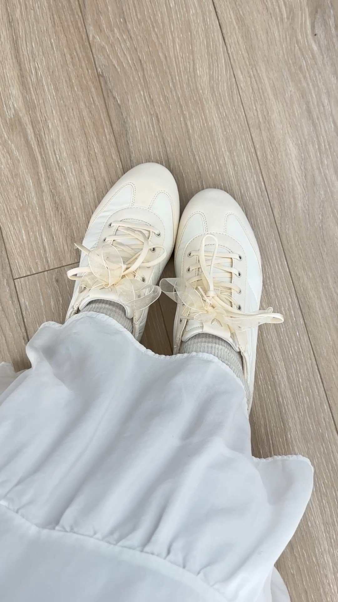 Comfortable Lightweight and Cute Sneakerinas - seen on Bella Hadid.
Comes with two shoelace styles


#LTKFallSale #LTKShoeCrush #LTKWorkwear