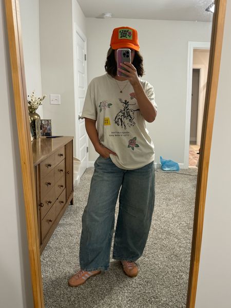 Free people battle jeans outfit inspo with trucker hat and adidas sambas🧡