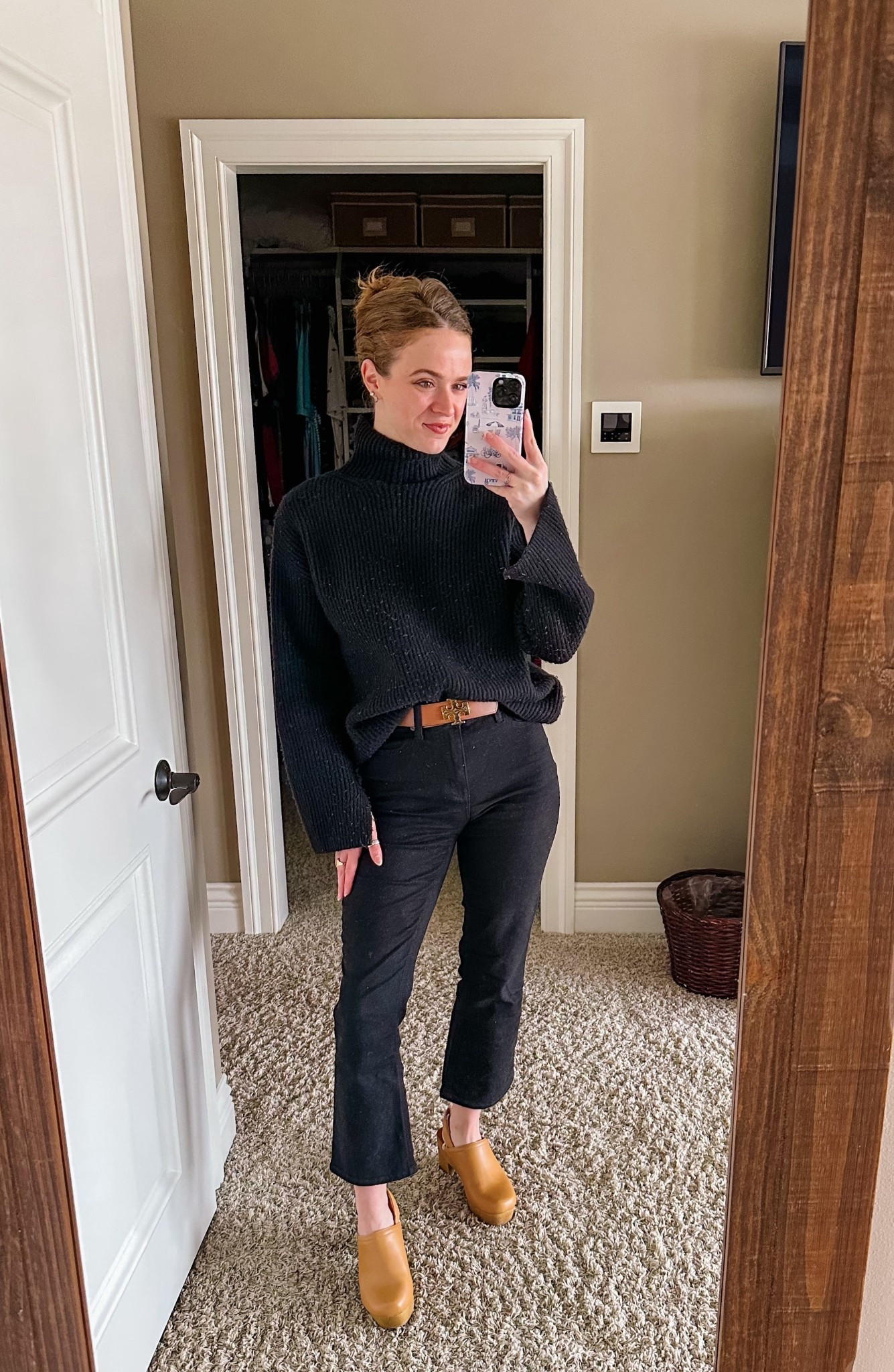 Snowy, windy day = my warmest sweater!! I love a big chunky turtleneck, especially for a day out shopping!! 

#LTKootd