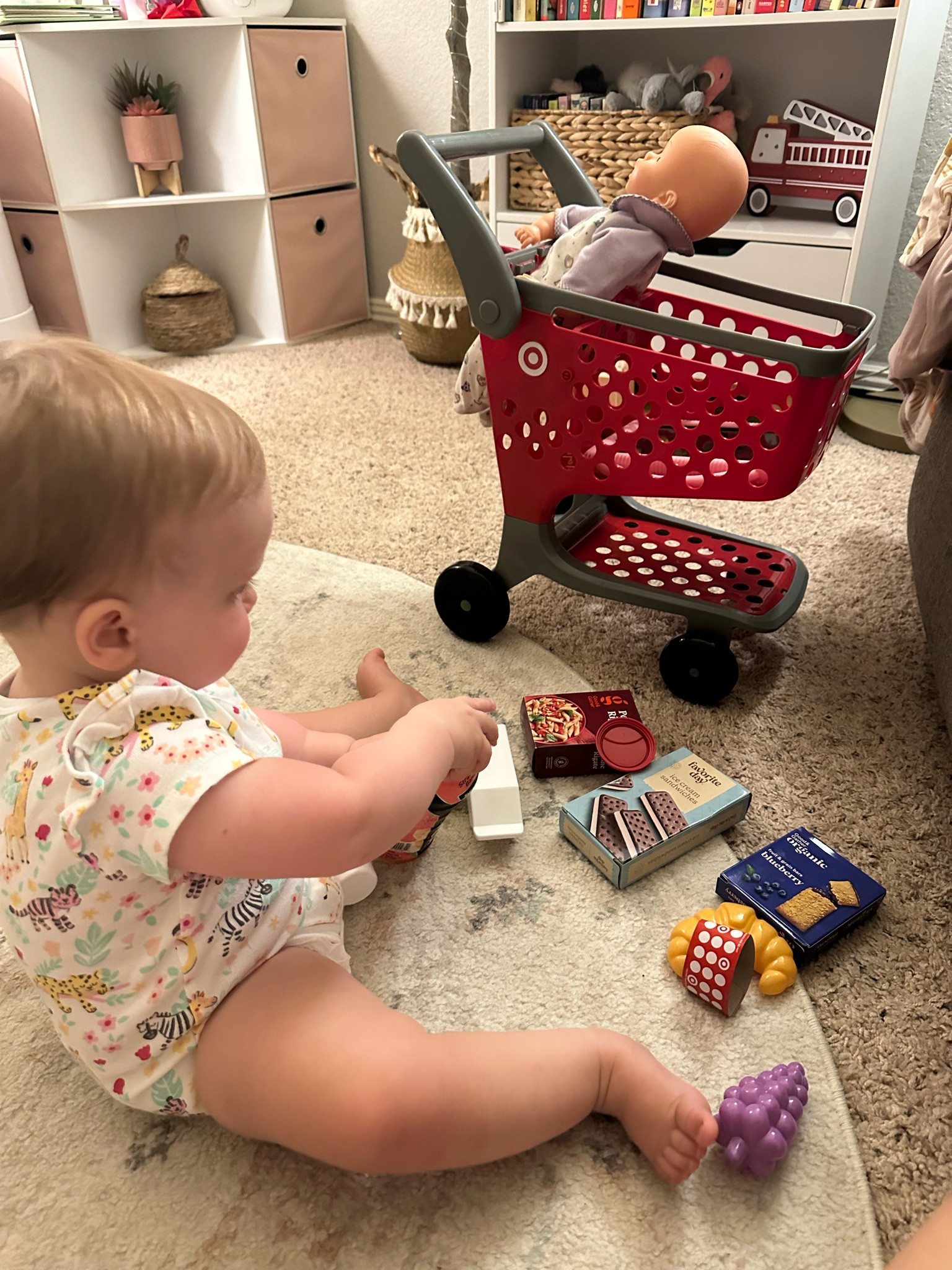 Calling all Target lovers!! The cutest lil shopping cart and play food!!

Target, baby, shopping cart, 11 months old, play food, toys

#LTKBaby #LTKBacktoSchool #LTKKids