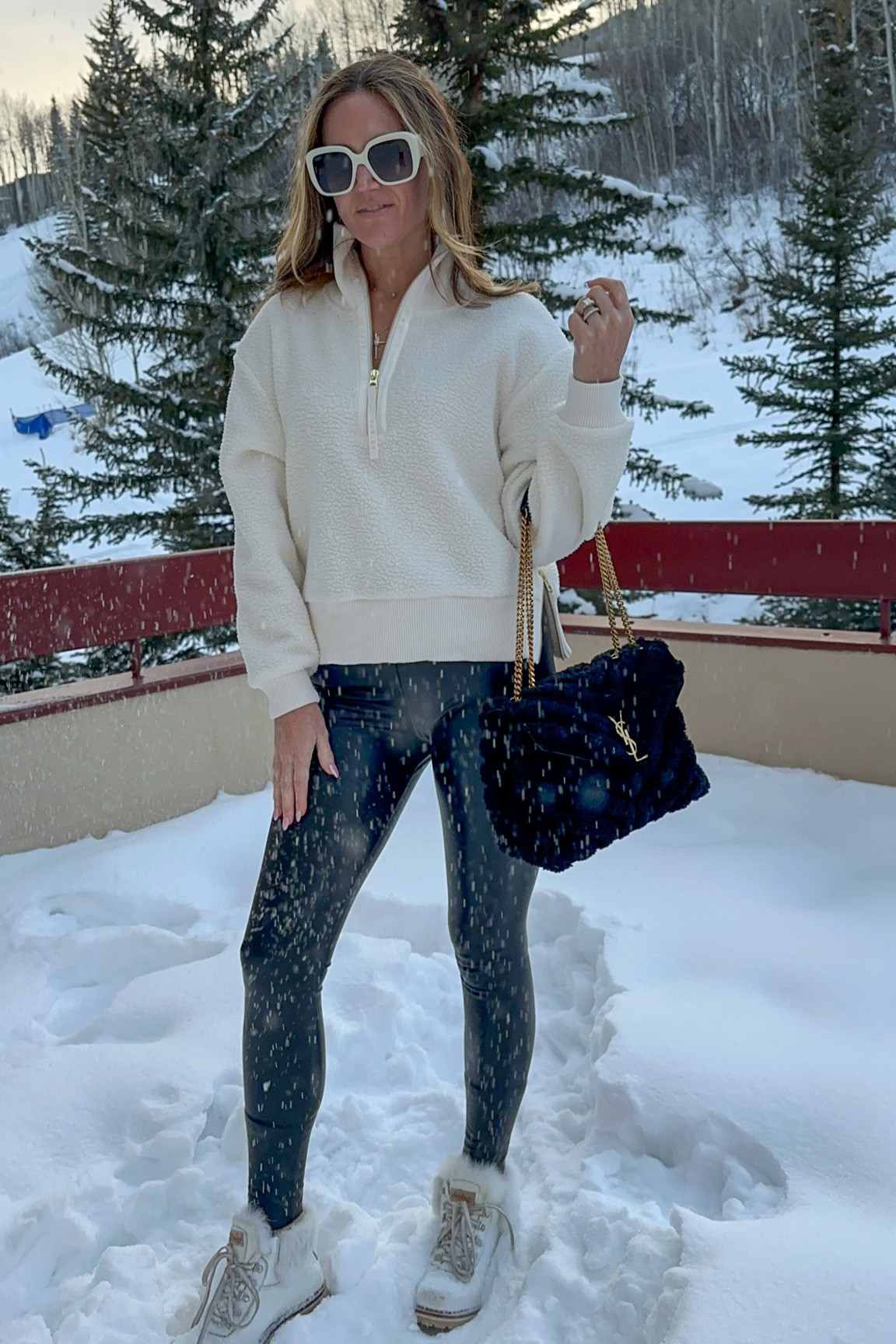 My favorite fleece zip up with gold hard wear! Love it! #casual #sweater 

#LTKfamily #LTKtravel