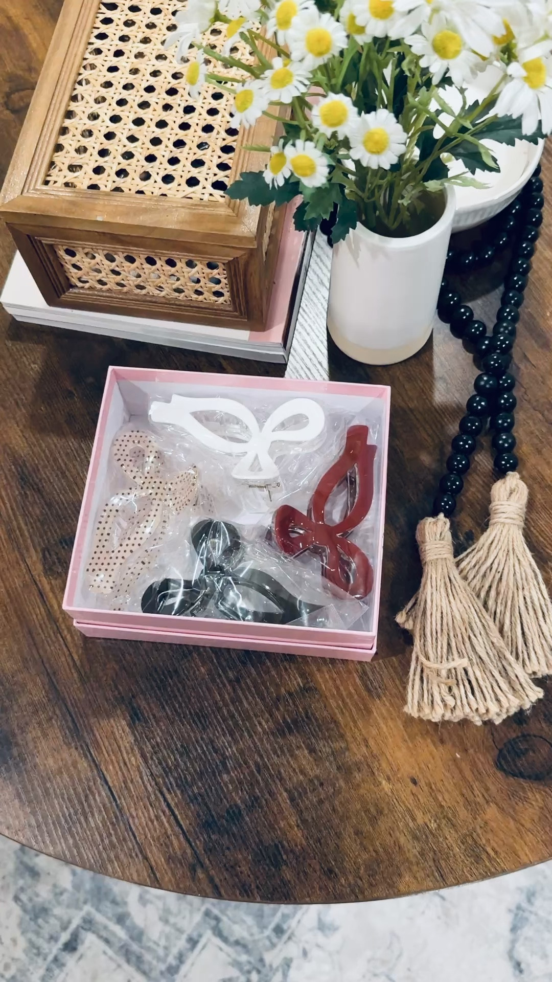 How cute are these bow claw clips? 

 