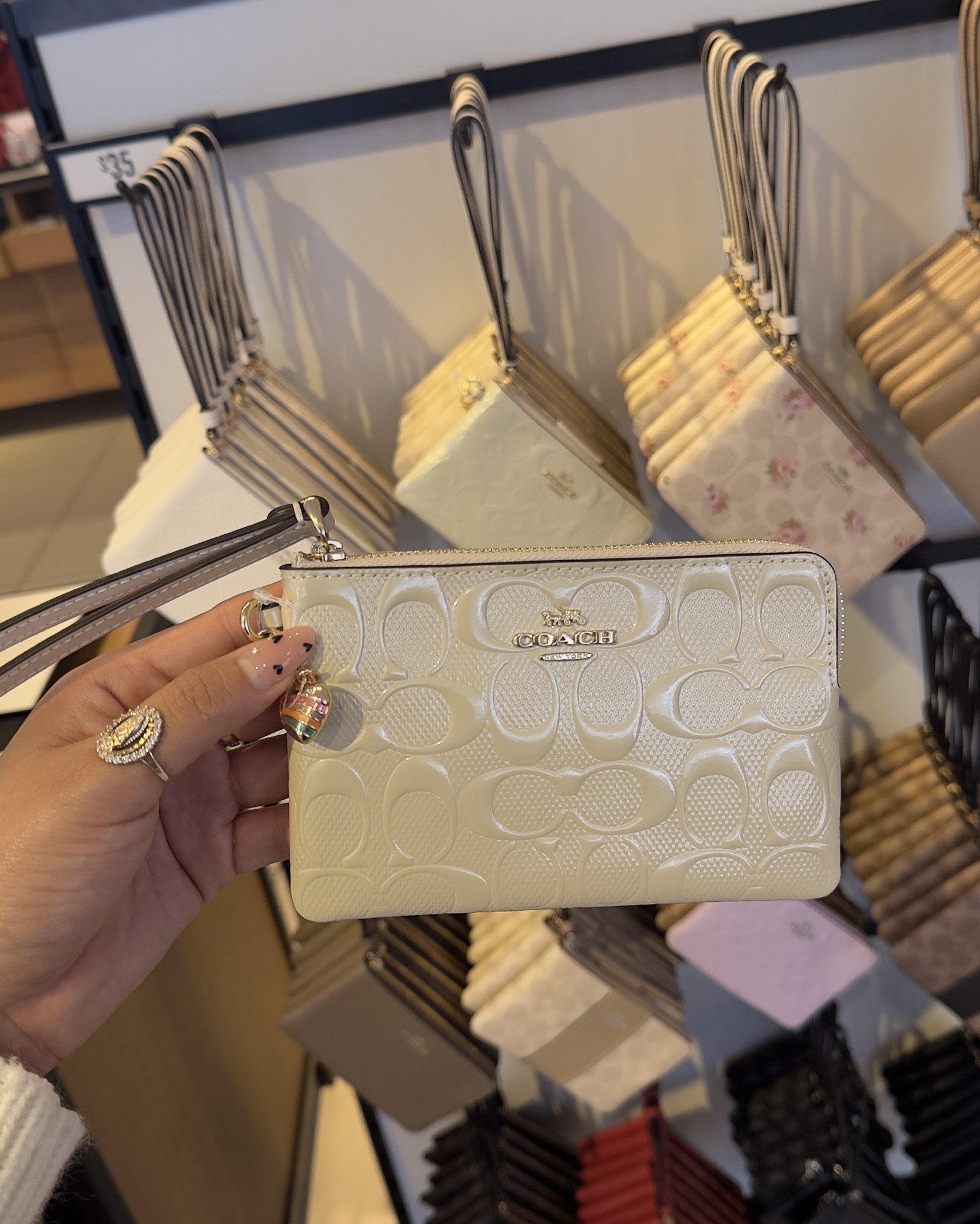 Wristlets & Crossbody 🥹

#LTKBeauty #LTKValentine #LTKSeasonal