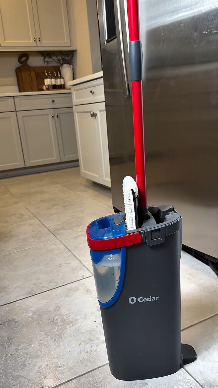 A tidy space really does make a difference in how I feel. WhAt about you?

Comment reset and I would sent you link for everything I used.

#homedecor 
#reset #refresh #cleaning organizedhome