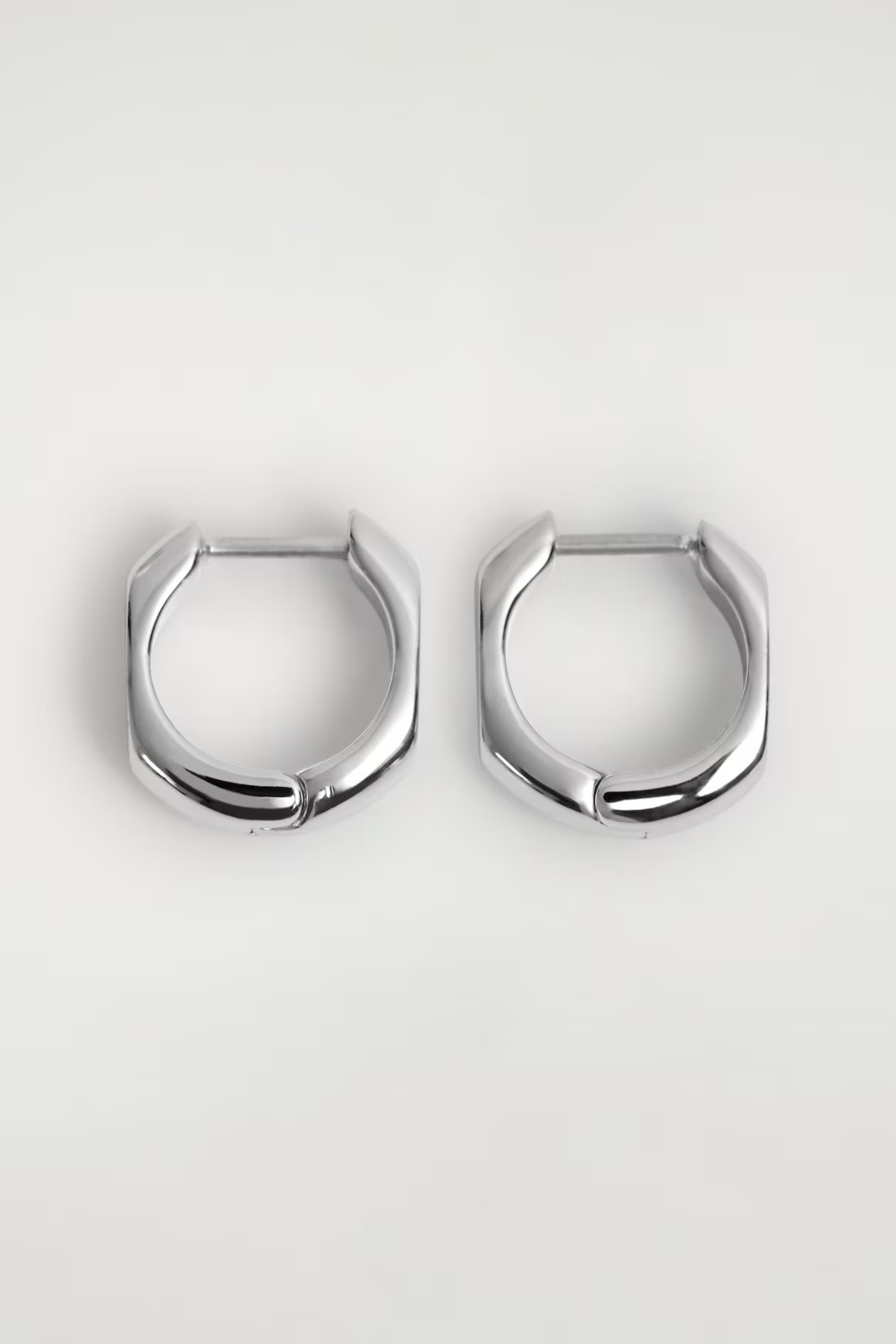 SCULPTED MINI HOOP EARRINGS - SILVER | COS GB | COS UK