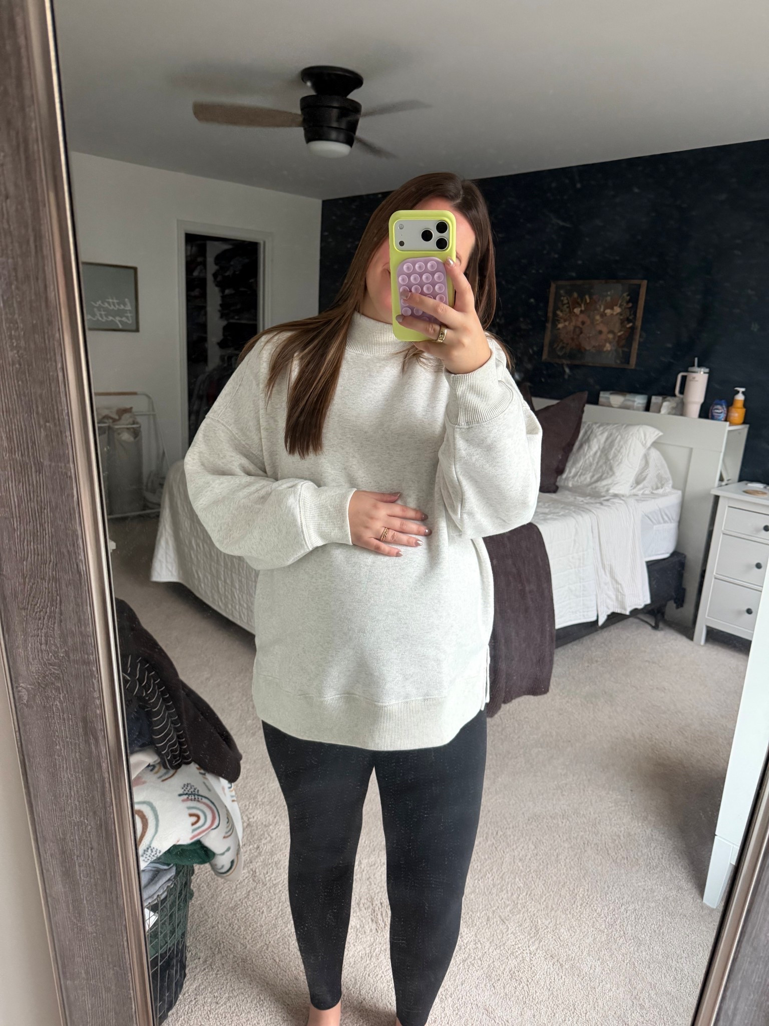 🩶
Sweatshirt: medium (and it fits the bump!!)
Leggings: mediumm

#LTKTall #LTKootd #LTKFindsUnder50