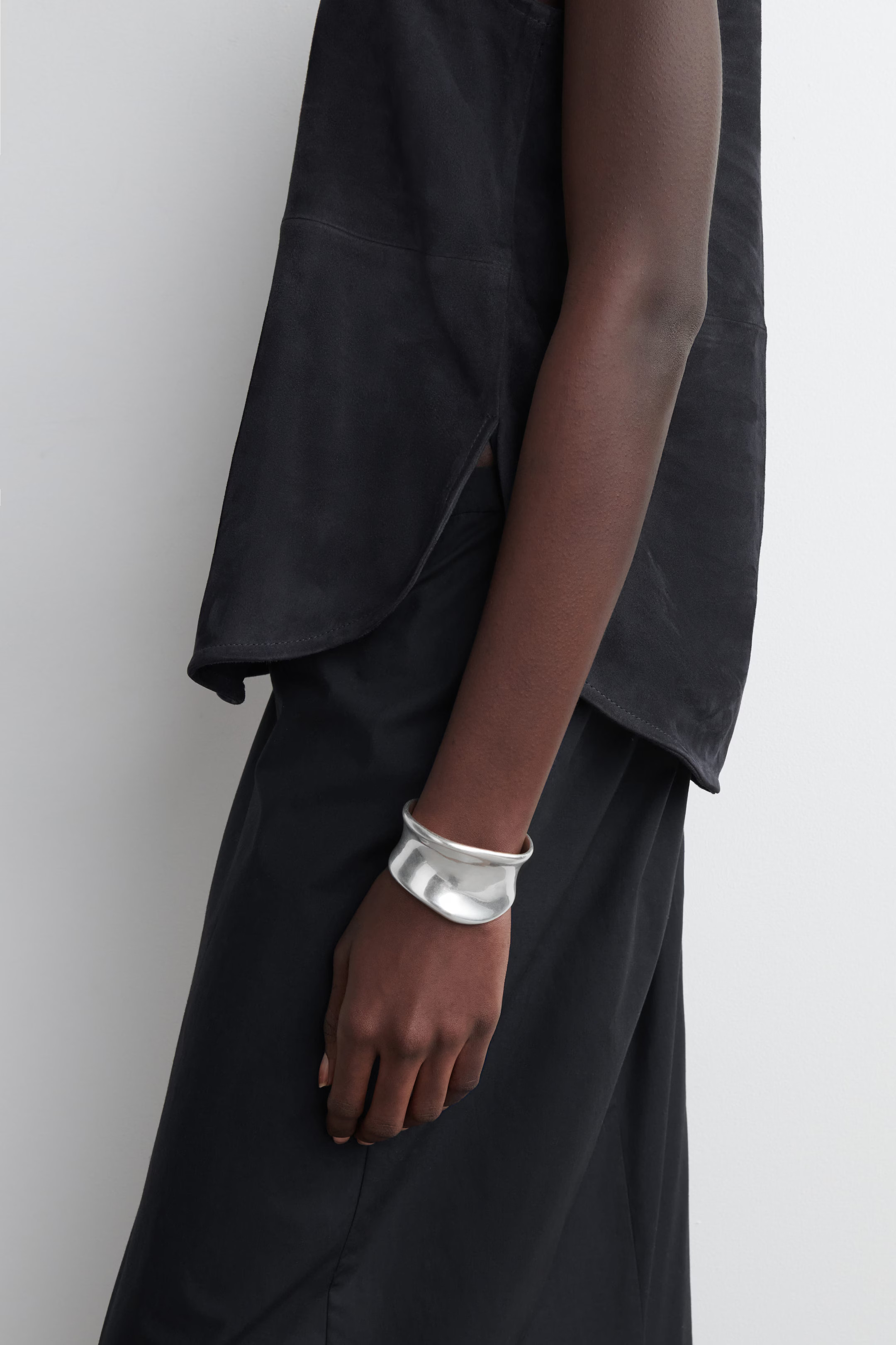 SCULPTED BRUSHED CUFF - SILVER | COS US | COS (EU)