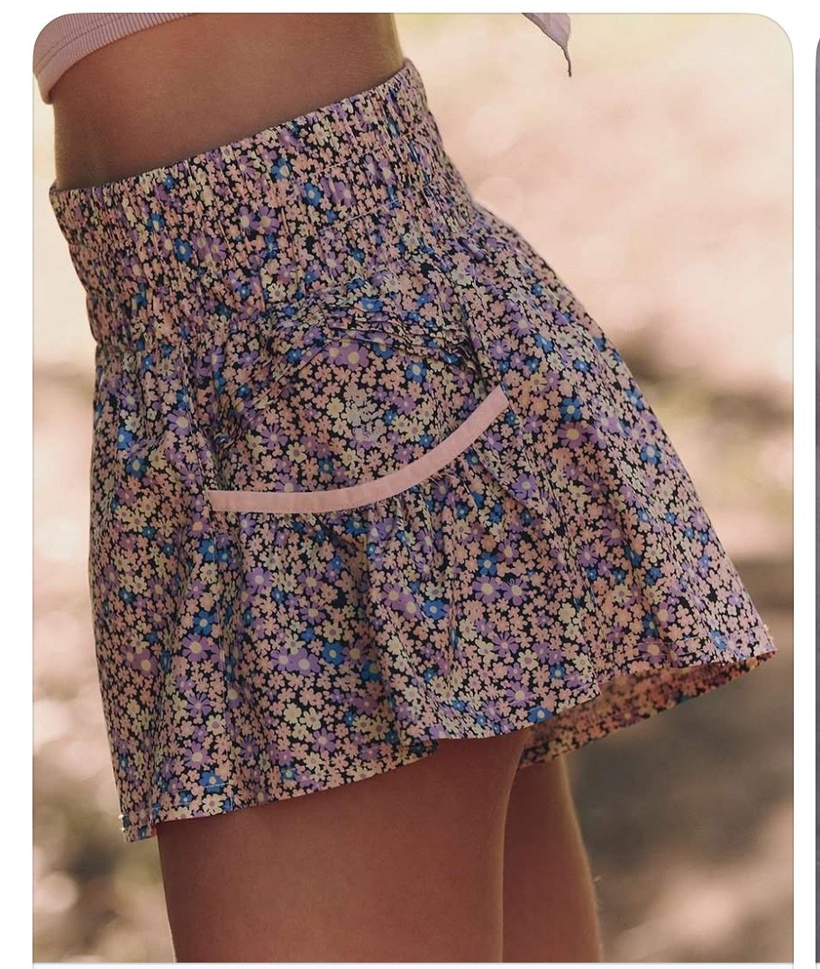 #freepeople #freepeopleshorts #floralshorts #gymwear #activewear #workout #athleisure 