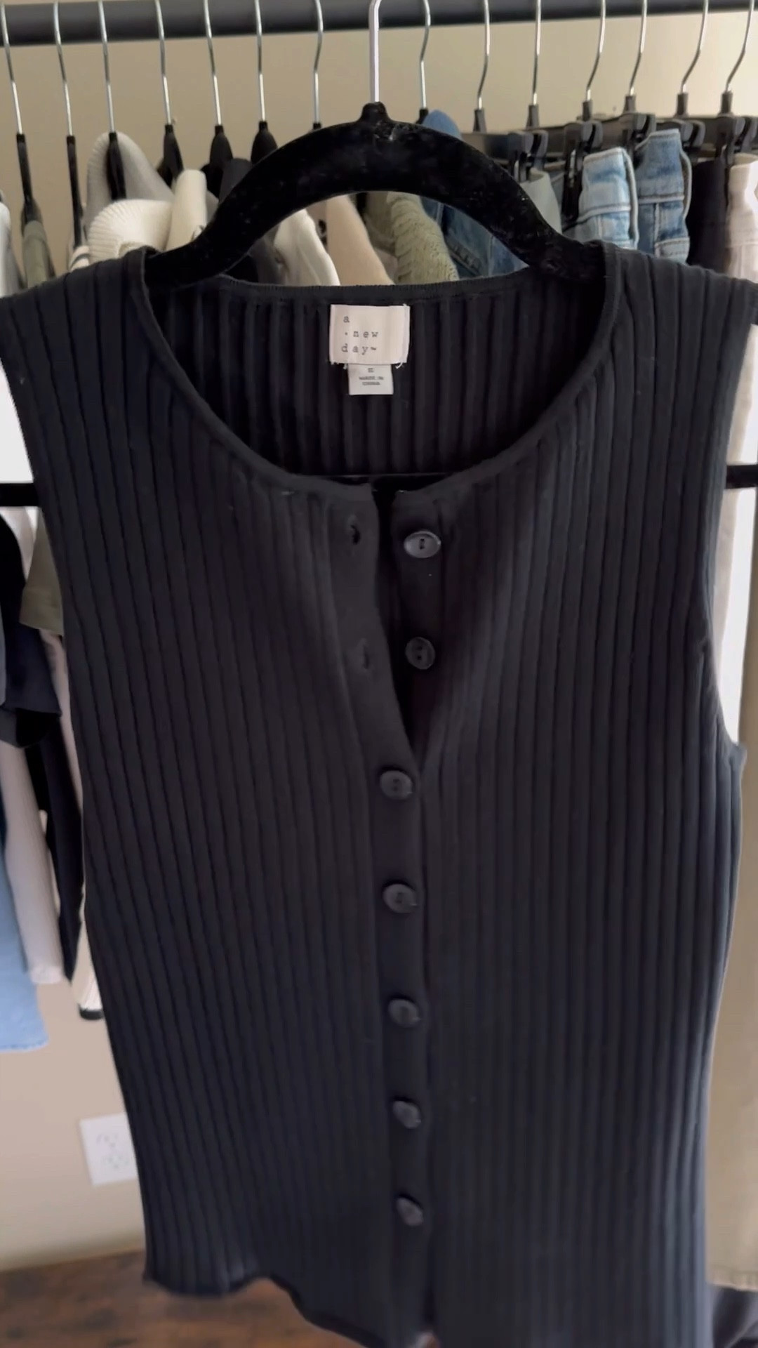 Summer Capsule Styling - Button Front Tank

Wearing a small but size up if in between sizes 


#LTKStyleTip #LTKFindsUnder50 #LTKFindsUnder100