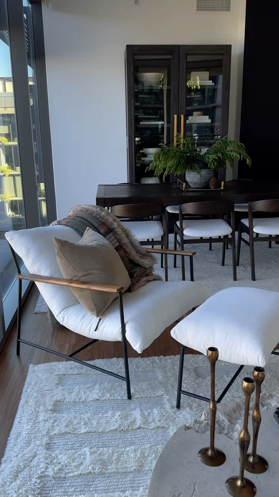 Modern light to elevate your dining room🖤

#LTKHome #LTKStyleTip