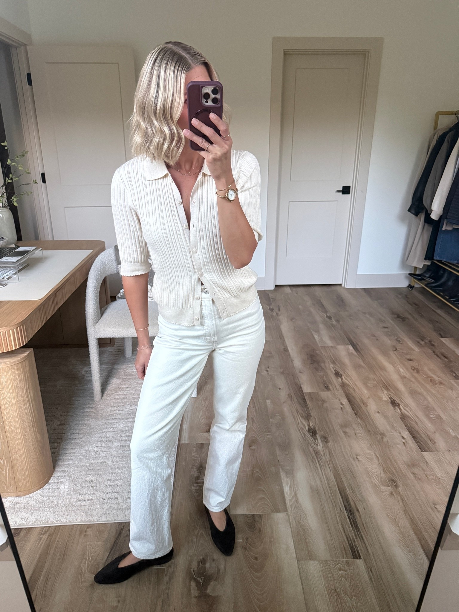 Wearing 26/reg jeans, small top, flats tts