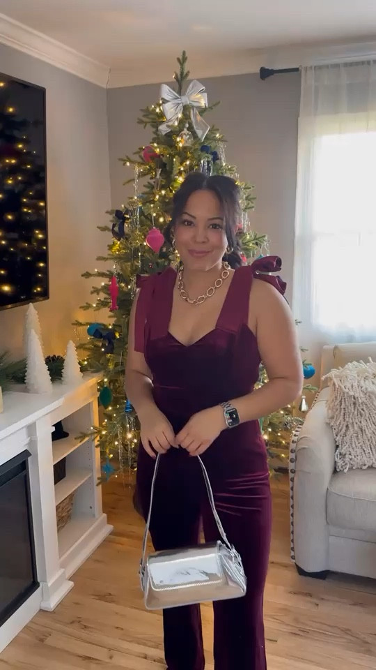 Vici has the cutest holiday outfits! Use code: LTK40 to get an extra discount on all of these finds from my LTK page! 
⠀⠀⠀⠀⠀⠀⠀⠀⠀
Comment HOLIDAY for links sent to your page! 
⠀⠀⠀⠀⠀⠀⠀⠀⠀
SIZES IN WEARING:
⠀⠀⠀⠀⠀⠀⠀⠀⠀
Velvet jumpsuit: medium, it is on the longer side 
Fringe dress: medium, does run small 
Sequin pants: medium but I would size down
White sweater: small 
Sequin dress: small, it is super stretchy 
Velvet blazer: small does run over size 
⠀⠀⠀⠀⠀⠀⠀⠀⠀
⠀⠀⠀⠀⠀⠀⠀⠀⠀
#vicidolls #vicicollab #holidayoutfits #holidayoutfitinspo #outfitideas #outfifideas4you #microinfluencer #discoverunder5K
⠀⠀⠀⠀⠀⠀⠀⠀⠀

#LTKHoliday #LTKCyberWeek