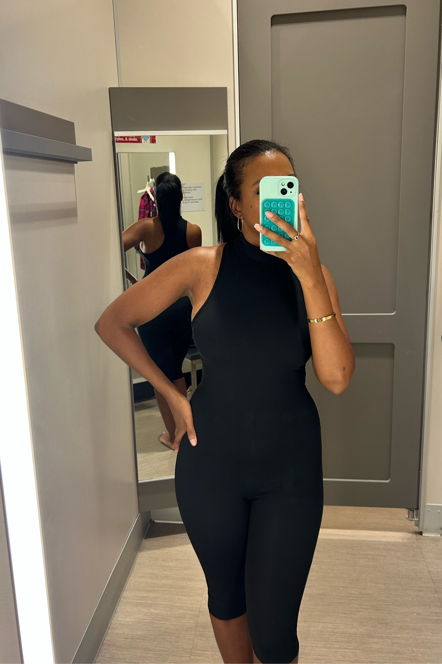 Capri jumpsuit-wearing size S
Fall outfit

#LTKFitness #LTKFindsUnder50 #LTKStyleTip