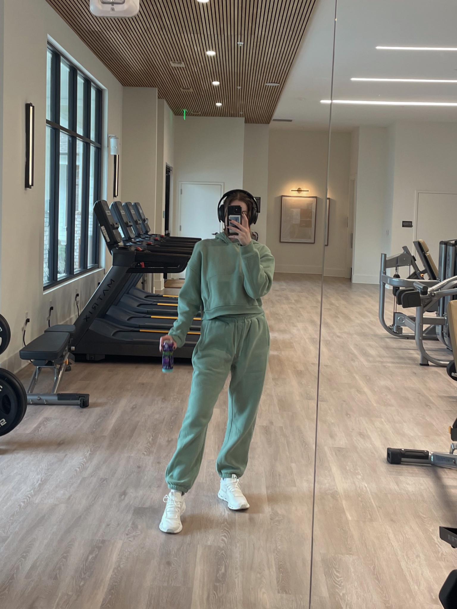 Sweat set that’s to die for!

Fall fashion | matching set | athleisure

#LTKHoliday #LTKfitness #LTKSeasonal