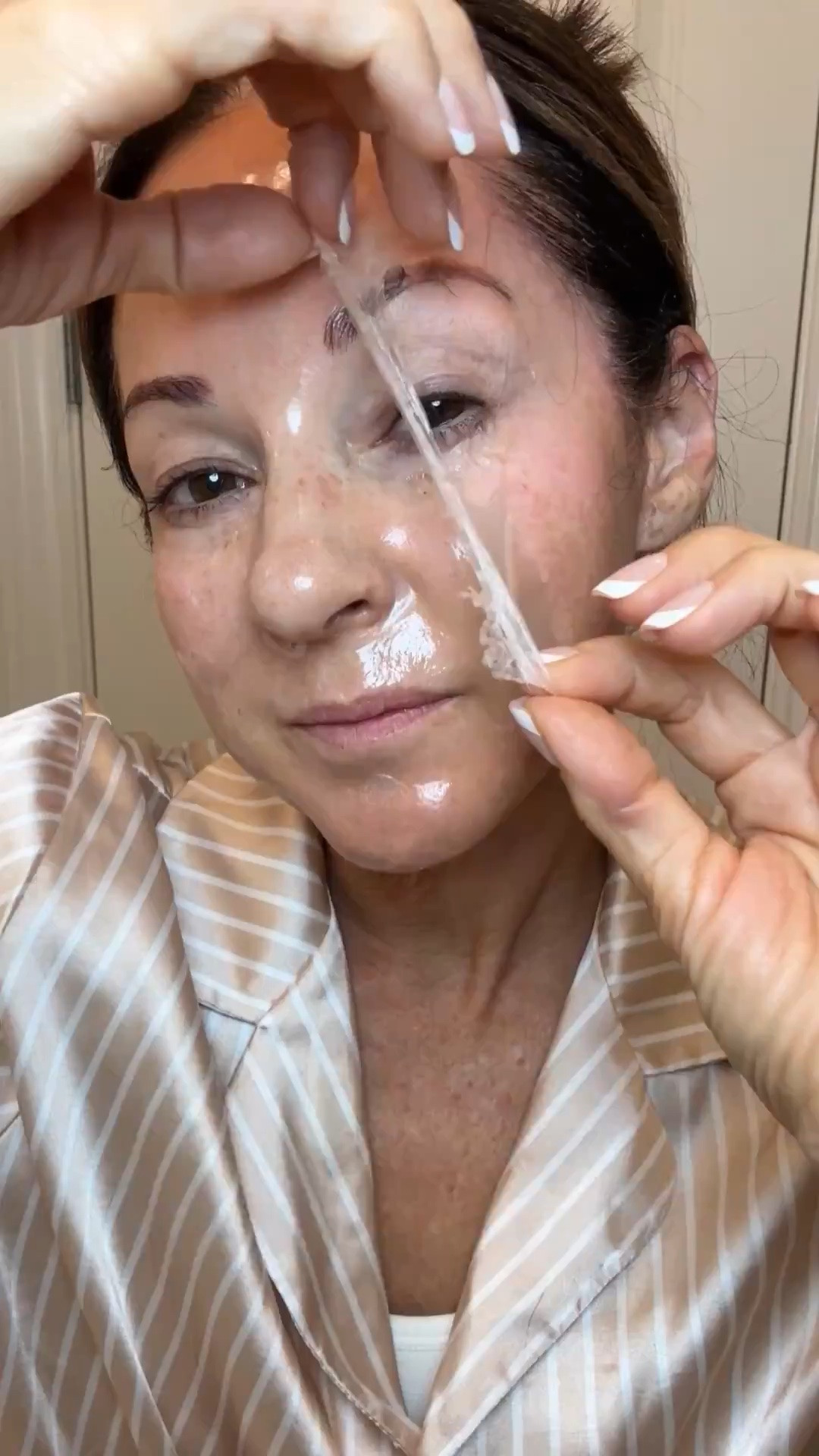 I’ve been using this overnight collagen mask lately, and my skin always feels so soft, hydrated, and refreshed the next morning. It peels off in one piece and leaves my skin looking smoother and with such a healthy glow. Definitely one of my favorite additions to my nighttime skincare routine.

Overnight collagen mask, collagen face mask, Korean skincare, glass skin, hydrating face mask, anti aging skincare, glowing skin, skincare routine, overnight skincare, beauty favorites, Amazon beauty find, EverydayHolly

#LTKBeauty #LTKOver40 #LTKselfcare