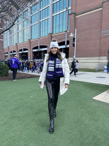 First game day as a Baltimore Raven!!! Decided on the warmer outfit! 💜🐦‍⬛


NFL game day 
Baltimore 
Football outfit
Winter outfit 

#LTKSeasonal