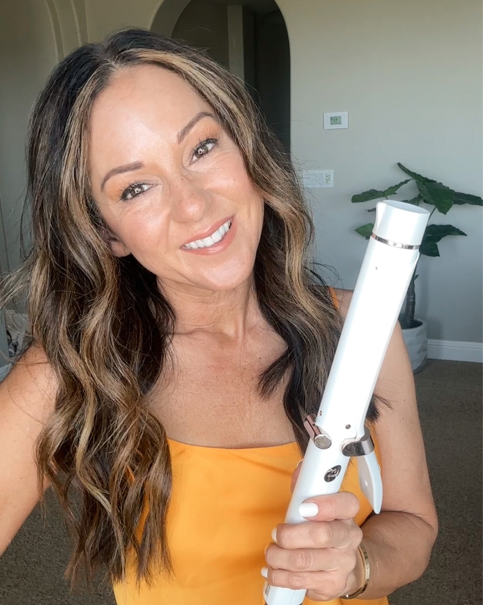 This is the tool that I use to get my spiral curls that last for days! I alternate between this iron and my interchangeable iron, depending on what size curls I’m looking for. I use this all the time!! 
Get the links & details at: www.everydayholly.com

Hair tools  hair essentials  haircare  beauty  amazon  T3  T3 hair tools  healthy hair  styling treatments  hair styles  curling iron  straightener 

#LTKbeauty #LTKstyletip