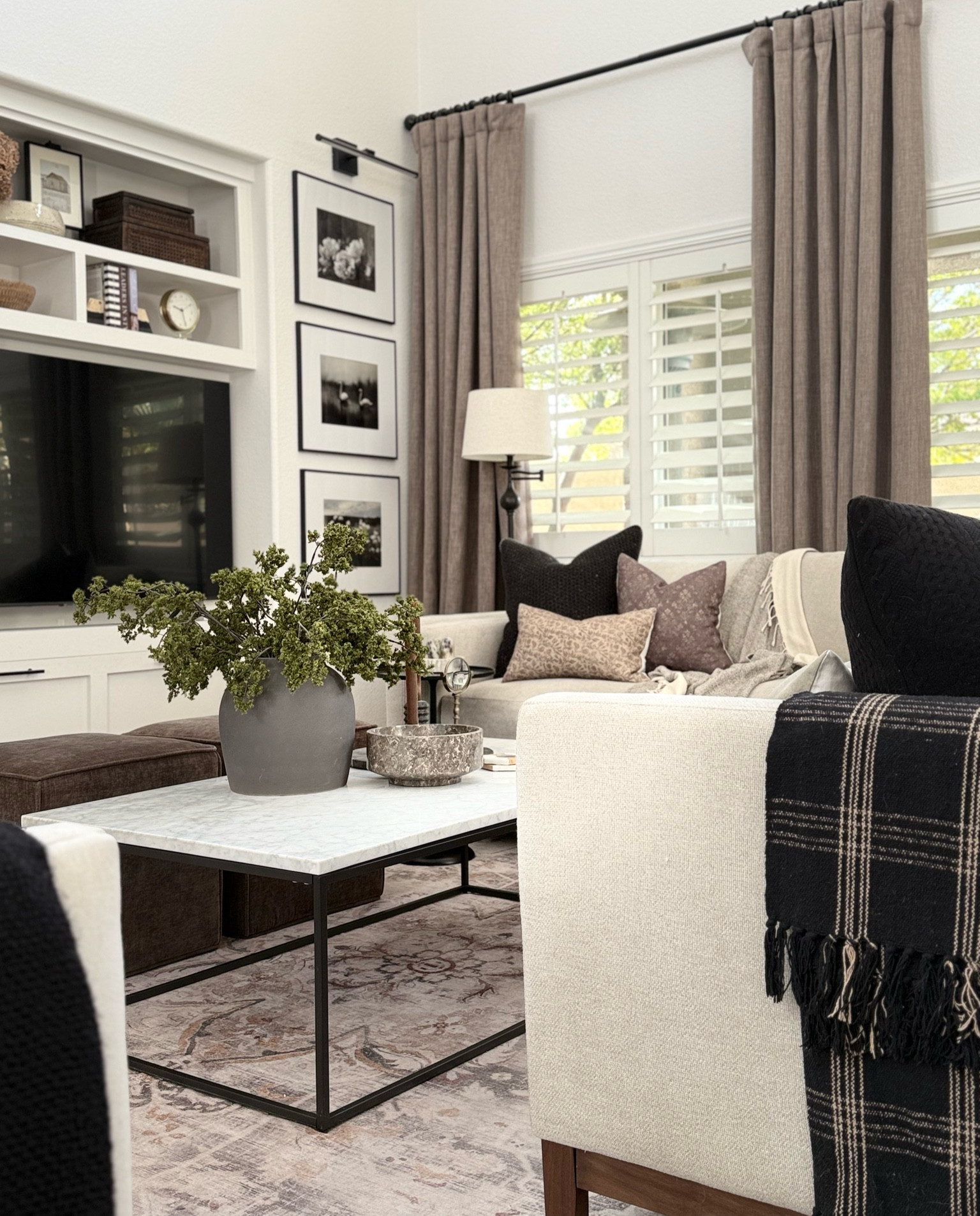 Living room 


#LTKFindsUnder50 #LTKHome #LTKFindsUnder100