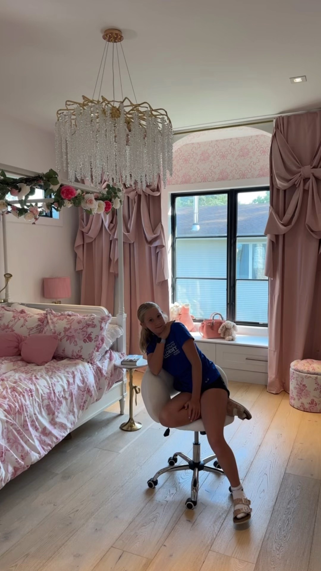 The cutest little desk chair from @amazon! #ad BONUS: it’s part of Prime Deals happening now! 💕 #amazonhome 