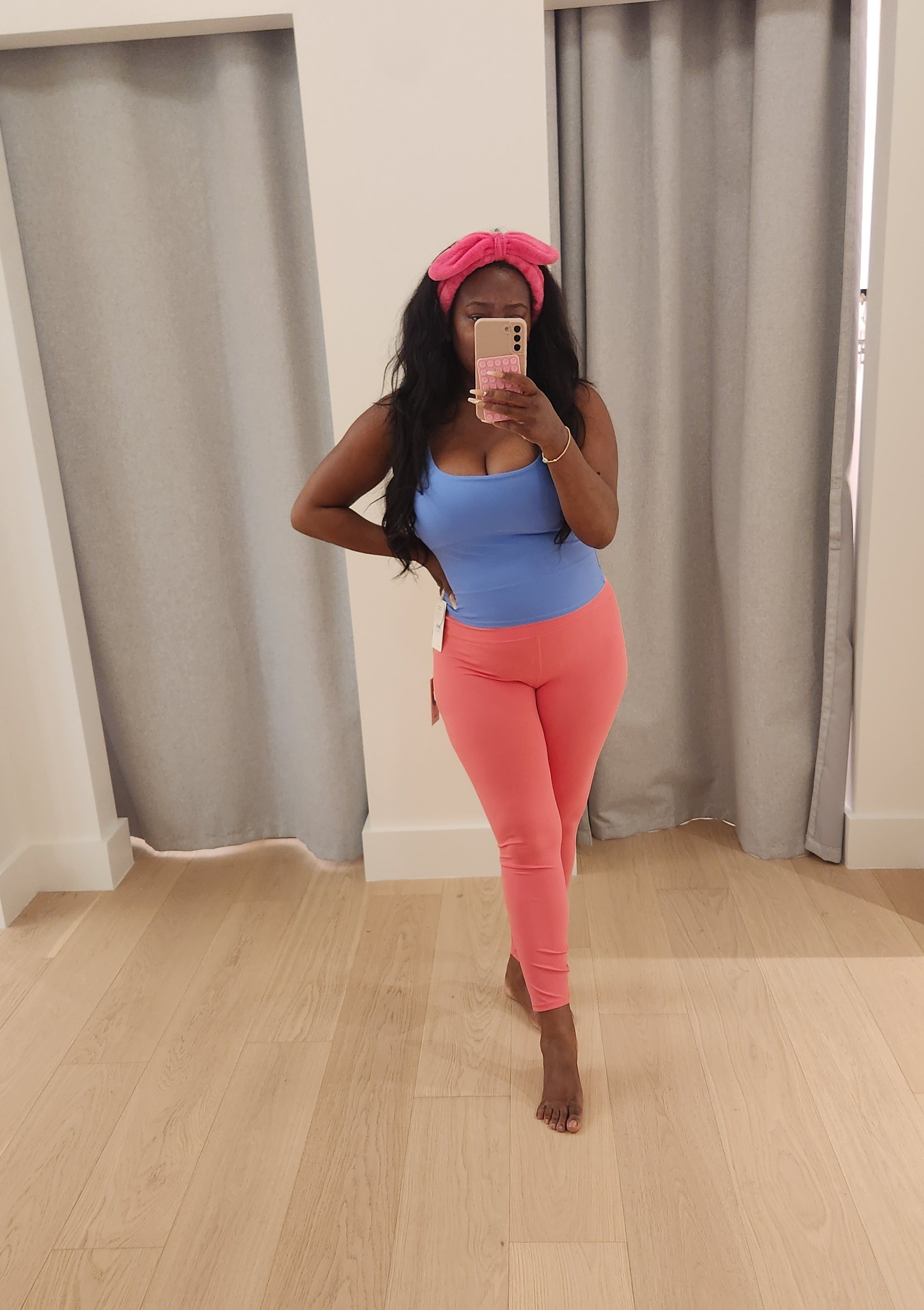 Trying out Vuori for the first time, the top is a little small I need need an xl but the bottoms feel amazing 

#LTKActive #LTKMidsize #LTKPlusSize