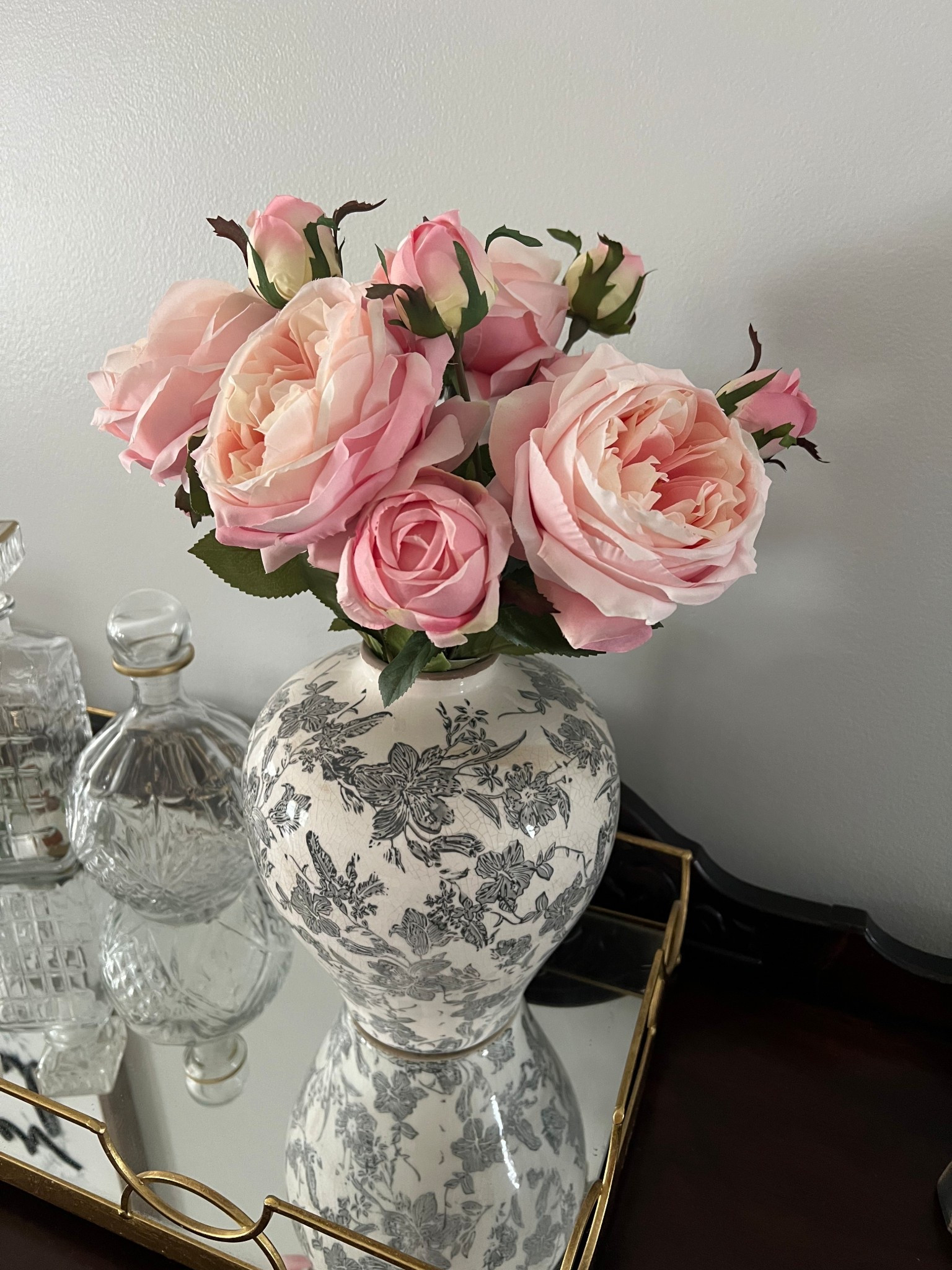 Vase
Faux flowers


#LTKStyleTip #LTKFindsUnder50 #LTKFindsUnder100
