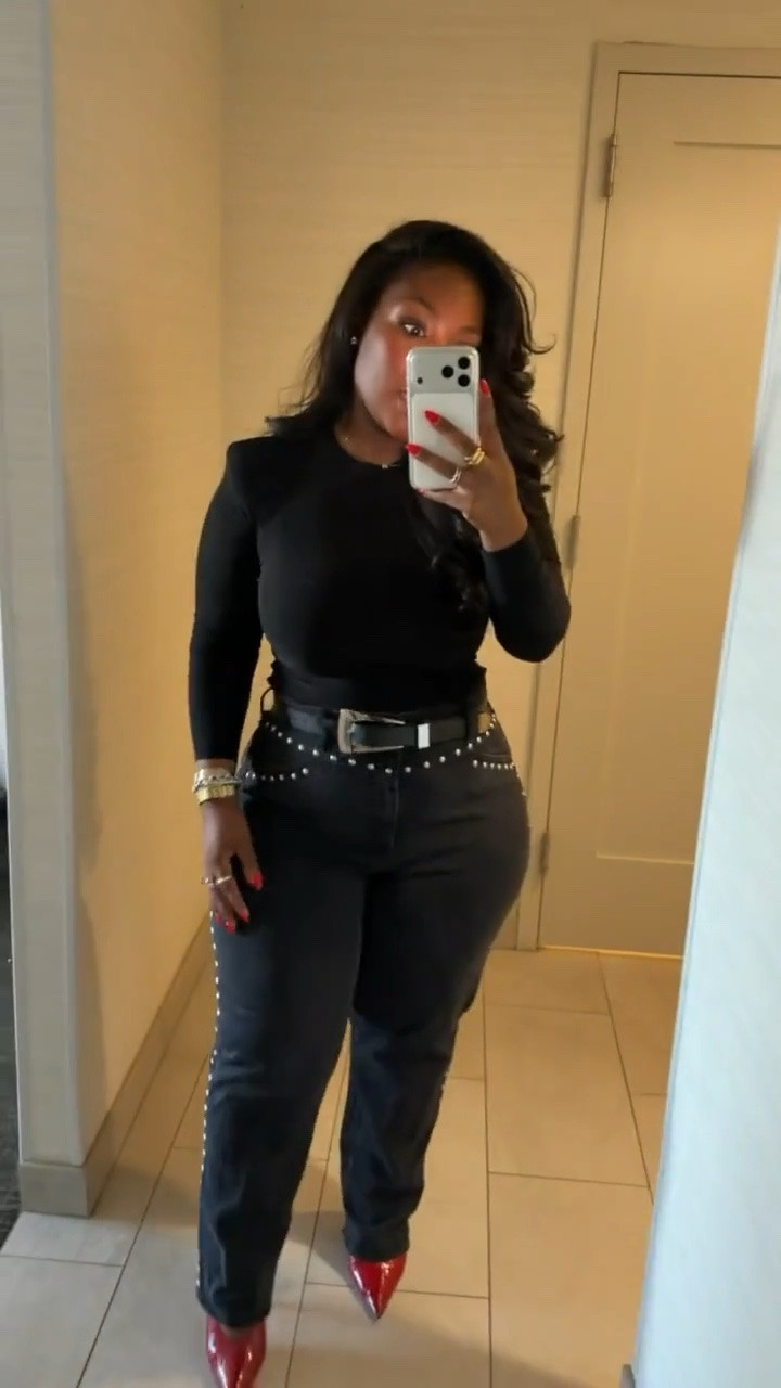 Jeans on sale at Abercrombie 🙌🏾

Top: Size Small 
Pants: Size 33 short 

Use code AFLTK (stackable) for an additional 20% off almost everything online

Get 25% Off Dresses Sale from 6/3–6/8 + use the LTK Exclusive Code from 6/3–6/4 
 
@abercrombie  , abercrombie, a&f, dress sale, dress sale finds, wedding guest dresses, dresses on sale, midi dresses, maxi dresses, abercrombie sale, stackable code, Abercrombie code, Emmy petit

#LTKxAbercrombie #LTKSaleAlert #LTKMidsize