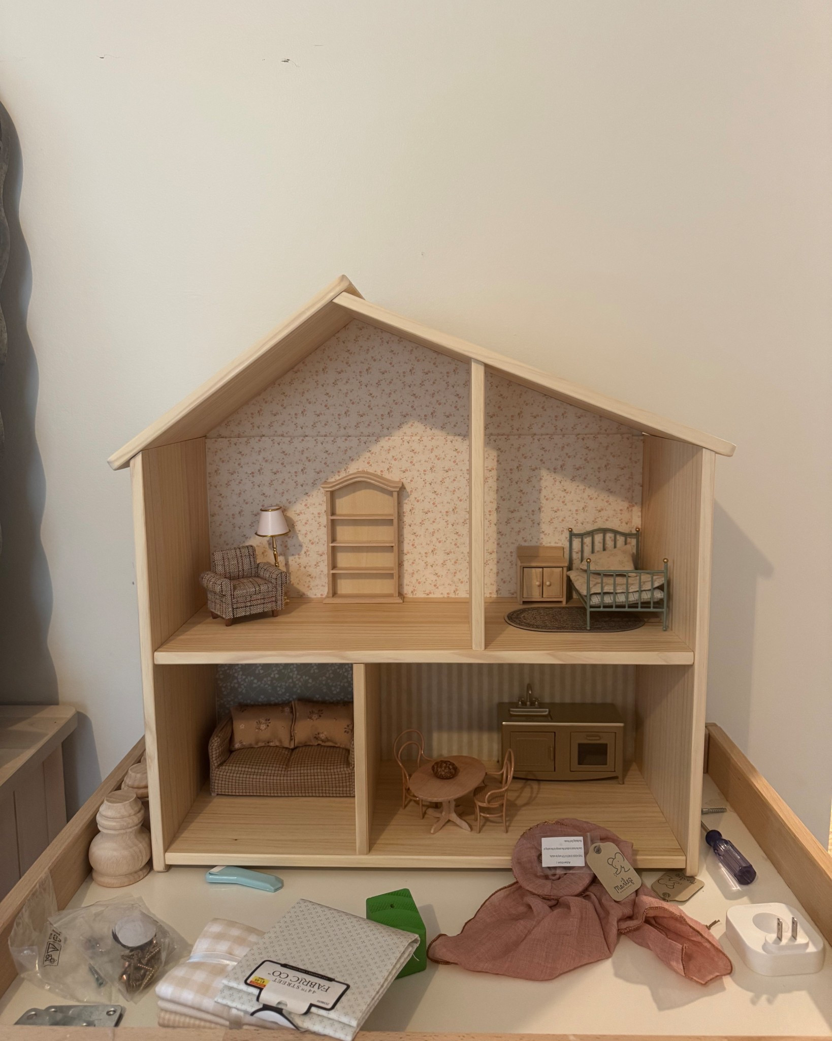 cutest and easy DIY dollhouse