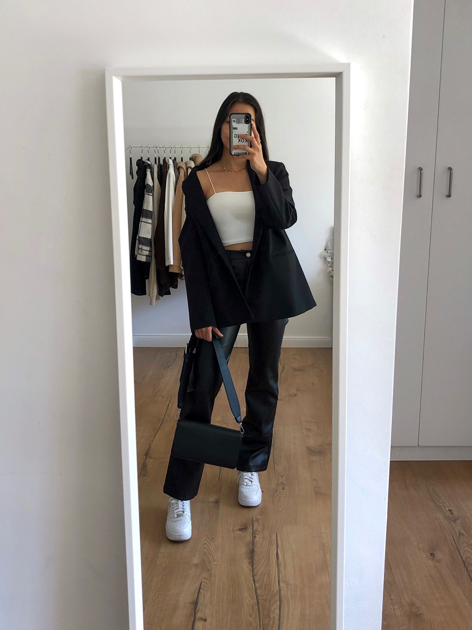Leather pants for fall🖤

#LTKeurope #LTKSeasonal #LTKfit
