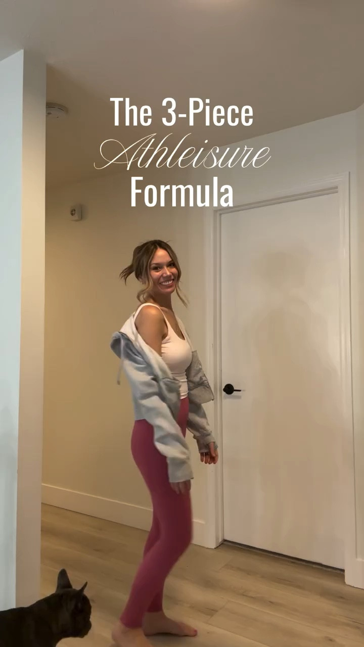 A fitted base + cropped layer + high rise bottom is an easy win for hectic days. Who else ran around all day today and will likely be doing the same all weekend?! Comment ROSE if you want the outfit details. #ootd #outfitformula #grwmoutfit