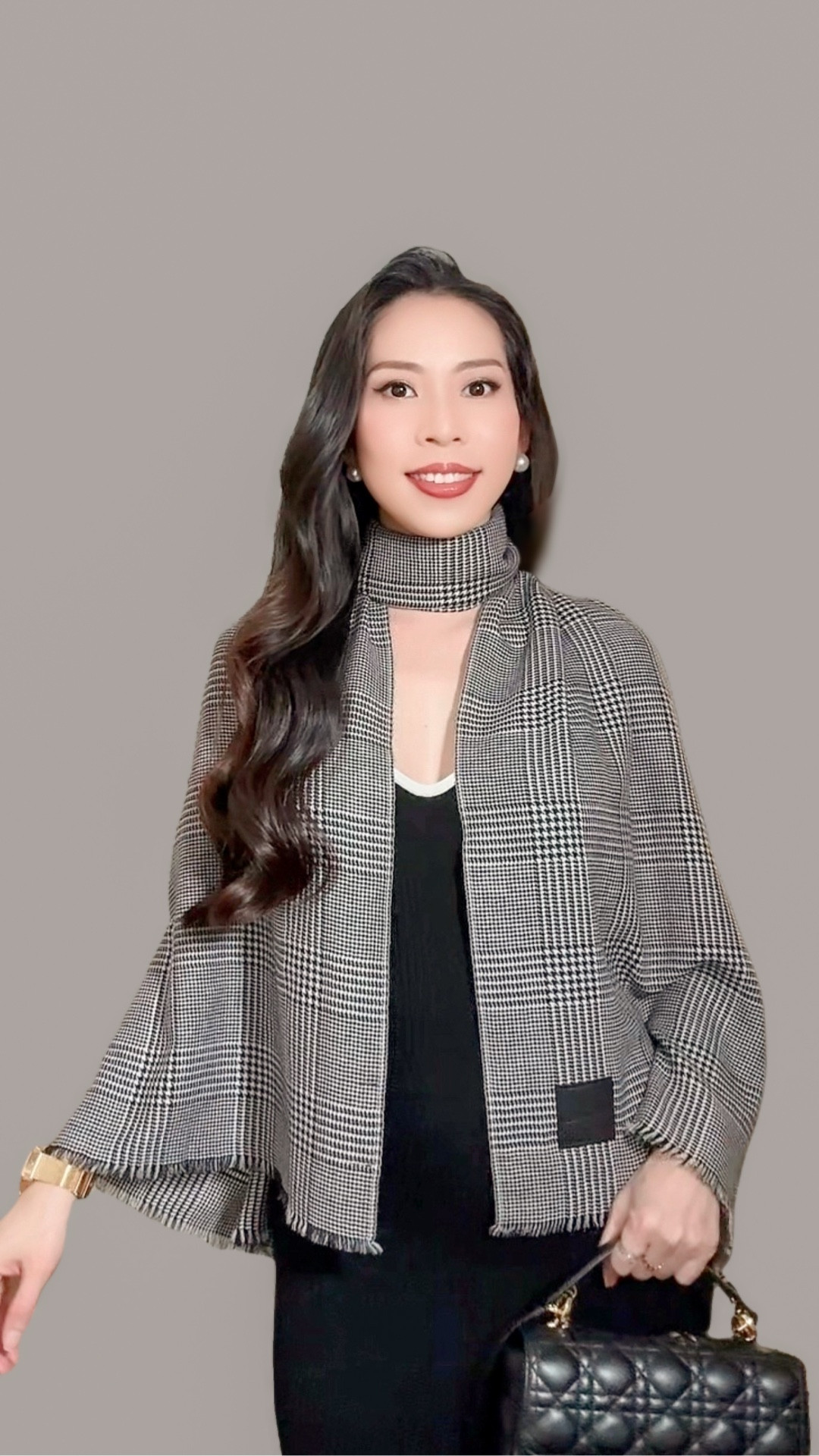 An elegant scarf styling trick for spring evenings.

#LTKspring #LTKstyletip #LTKdatenight