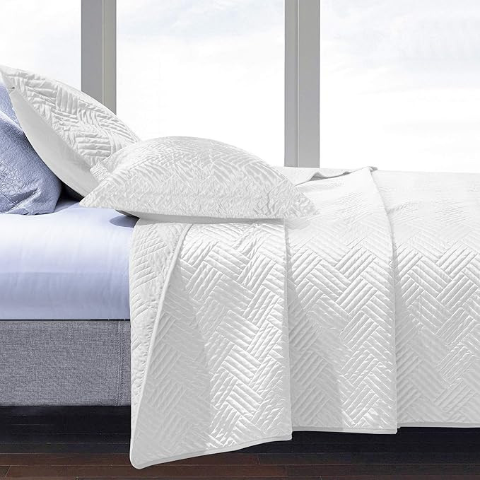 NTBAY 3 Pieces Silk Satin 106x92 King Quilt Set, Geometric Pattern Bedspread Luxury Quilted Cover... | Amazon (US)