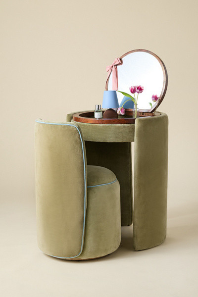 Jane Mirror Vanity & Stool Set | Urban Outfitters (US and RoW)