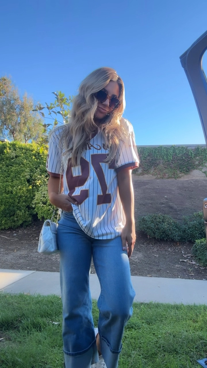 Comfy Amazon tee and comfy Walmart jeans 
Yes please ✔️🙌🏼

Small - top
0 - Jeans

#LTKStyleTip #LTKSeasonal #LTKGiftGuide