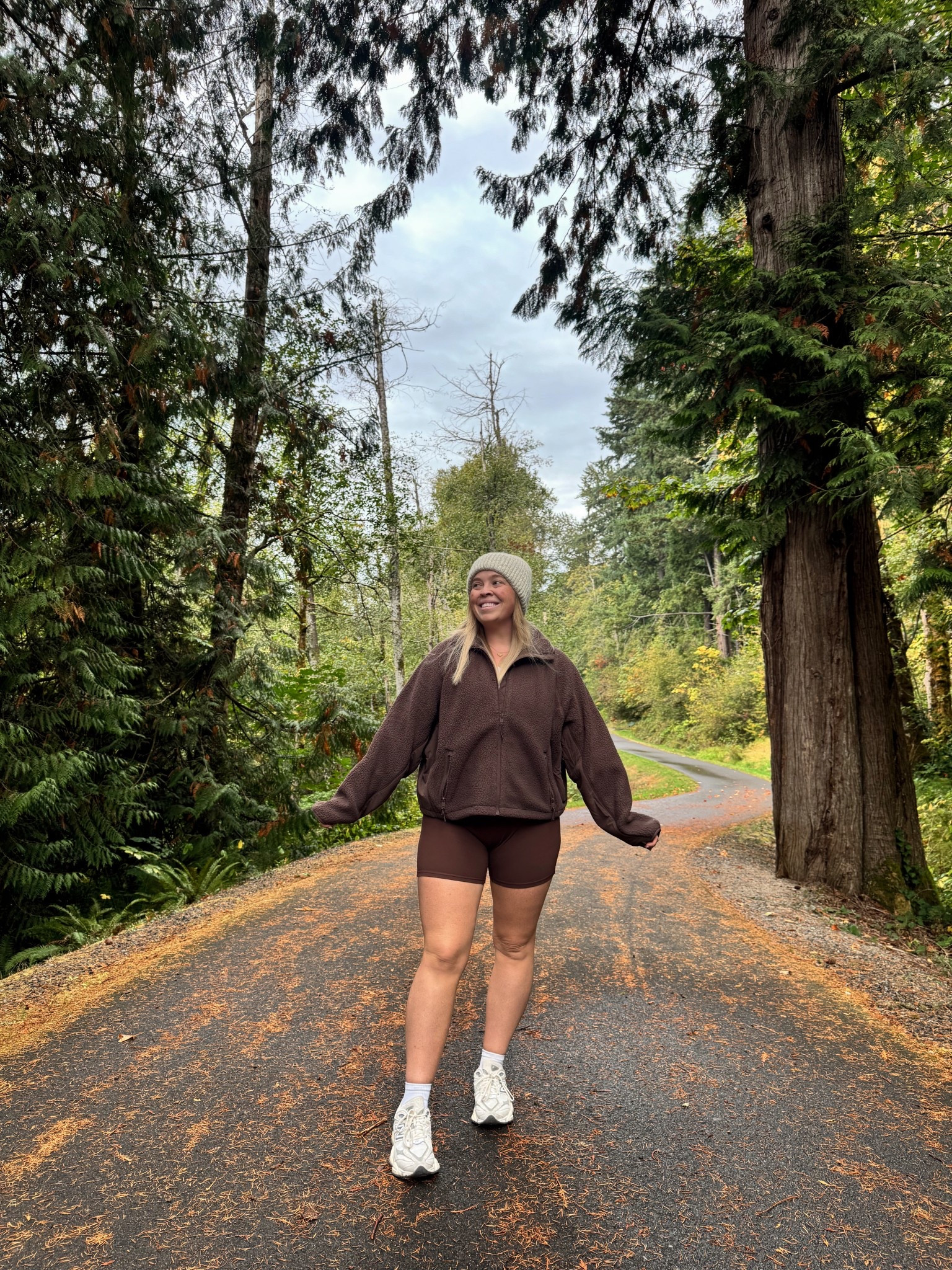 Chocolate Brown Fall Outfit 🧸🤎🧺👟 Wearing a large in everything 🫶🏻
size 10/12 | large 5’4"

#LTKMidsize #LTKActive #LTKFindsUnder100