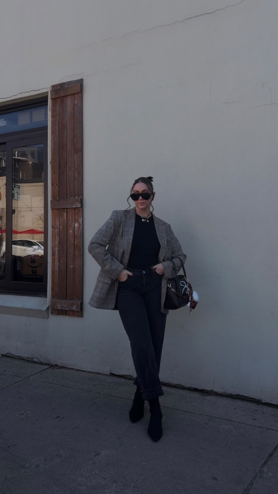 the struggle of a working mom that wants to look cute for meetings but also needs to be comfy enough to chase a feral toddler around 🖤

#momfashion #easyoutfitideas #stylingtips #ootdinspiration #citymom #outfitoftheday #midsizemom #toddlermom #dailyoutfitinspo #workingmom #workfromhomemoms #momswithstyle #officeoutfit #pinterestoutfits