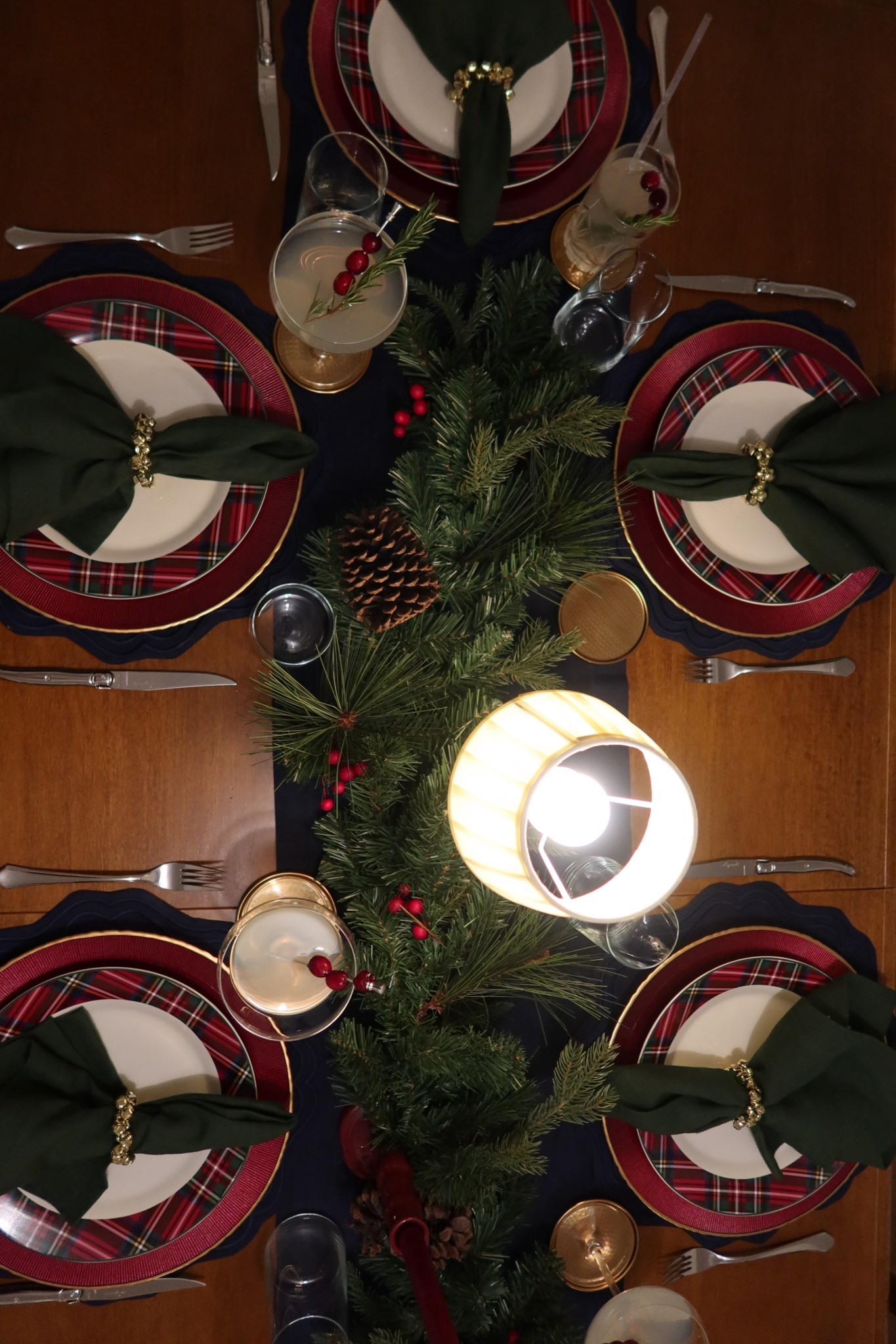 Home decor 
Table setting 
Holiday table setting 

#LTKdayinmylife #LTKHome #LTKHoliday