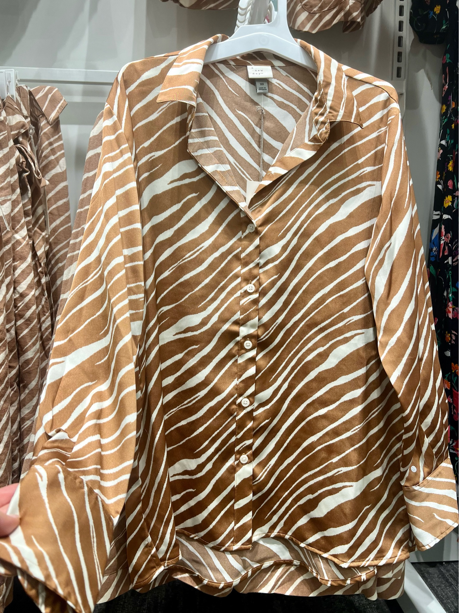 New in Target! Oversized blouse. How cute would this be tucked into white trousers and a belt?

Top: small 
Blazer: small
Pants: 4
Shoes: TTS

Shirt: small 
Blazer: small 
Jeans: 25 
Shoes: TTS 

#business #businesscasual #corporate #petite #petitechic #businessattire #office #springworkwear #workwear #amazon #targetfashion 

#LTKstyletip #LTKunder50 #LTKworkwear