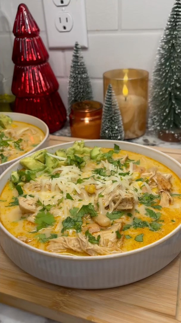 this white chicken chili is the ultimate cozy winter meal to kick off the new year- has all the flavor & comfort without being as heavy as traditional chili!

so delicious & made in one pot for easy cleanup🍋‍🟩🫶

Ingredients:
- 2 lbs chicken breast (season generously with salt, pepper, paprika, onion powder, garlic powder, chili powder, cumin)
- 1 yellow onion, diced finely
- 4-5 cloves garlic, minced
- 1 jalapeño, chopped finely
- 1 tbsp olive oil
- 6 cups chicken stock
- 15 oz can cannellini beans
- 15 oz can great northern beans
- 1 can golden corn
- 8 oz cream cheese, softened
- cumin, chili powder, salt & pepper to taste (about 1-2 tsp)

top with:
- monterey jack cheese, shredded
- avocado
- lime
- chopped fresh cilantro
- serve with hint of lime tortilla chips

#LTKHome #LTKFamily #LTKSeasonal