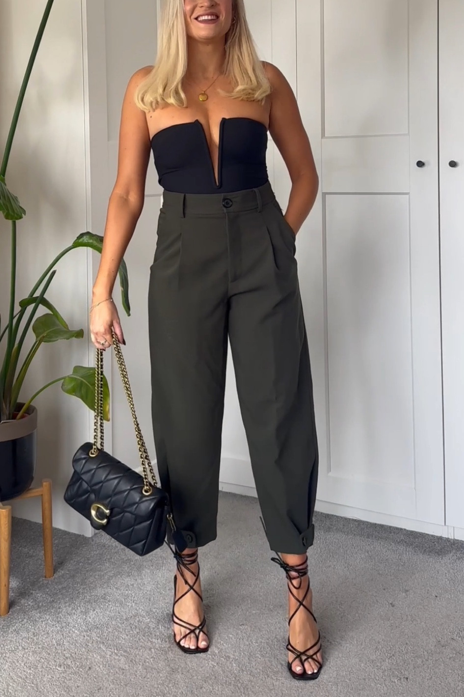 ‘Jeans and a nice top’ outfit inspo 

Going out outfit, date night outfit, corset top 