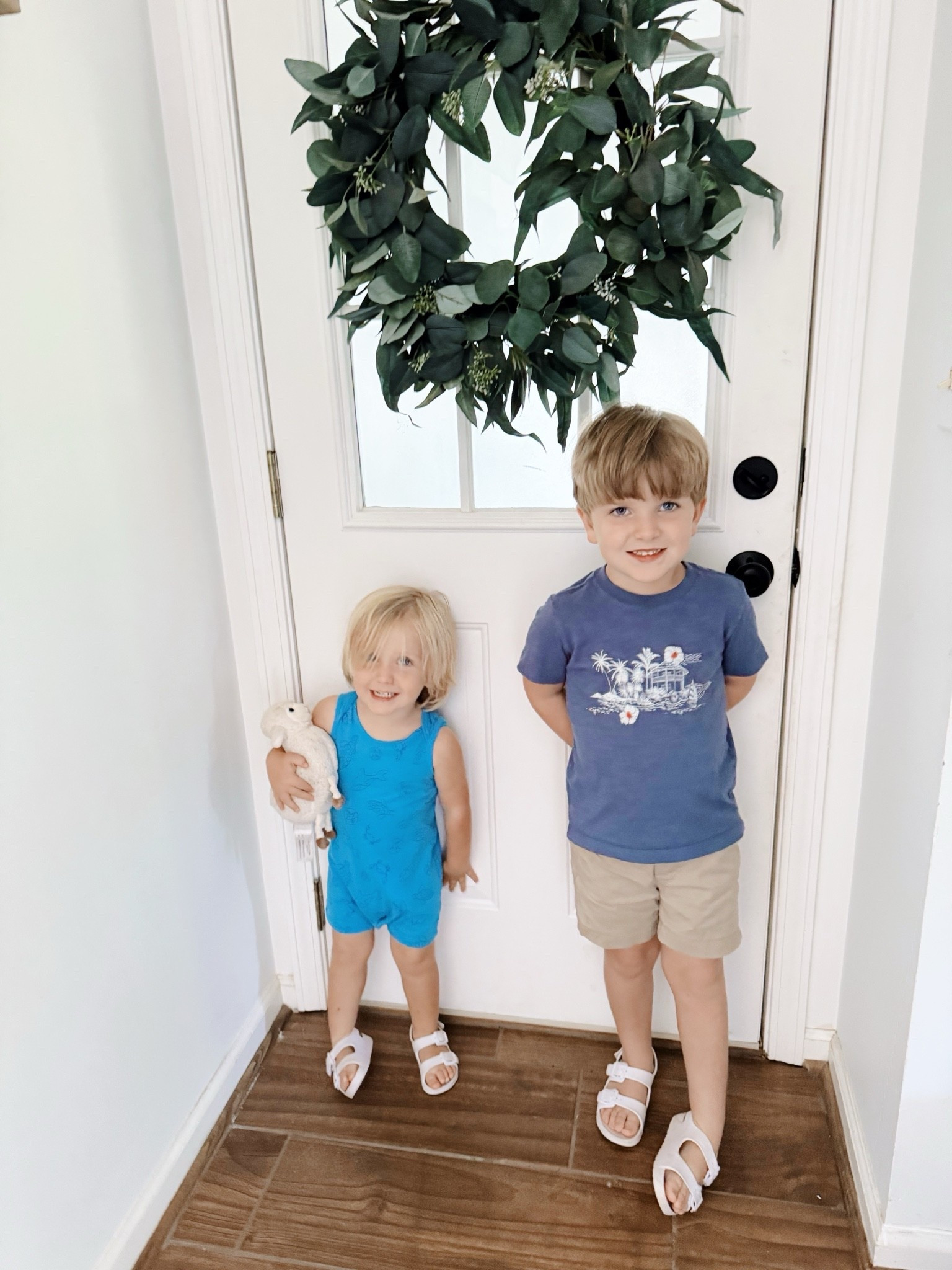 And it sure has been a fun 🤩 friday around here meeting some friends for a playdate 🤗 at the library 📚 and then a trip to the dollar store 🛒 (the boys’ love this place 😆) to see what cutie fall 🍁 decor they had to get ready for the new season coming up soon!! 😍