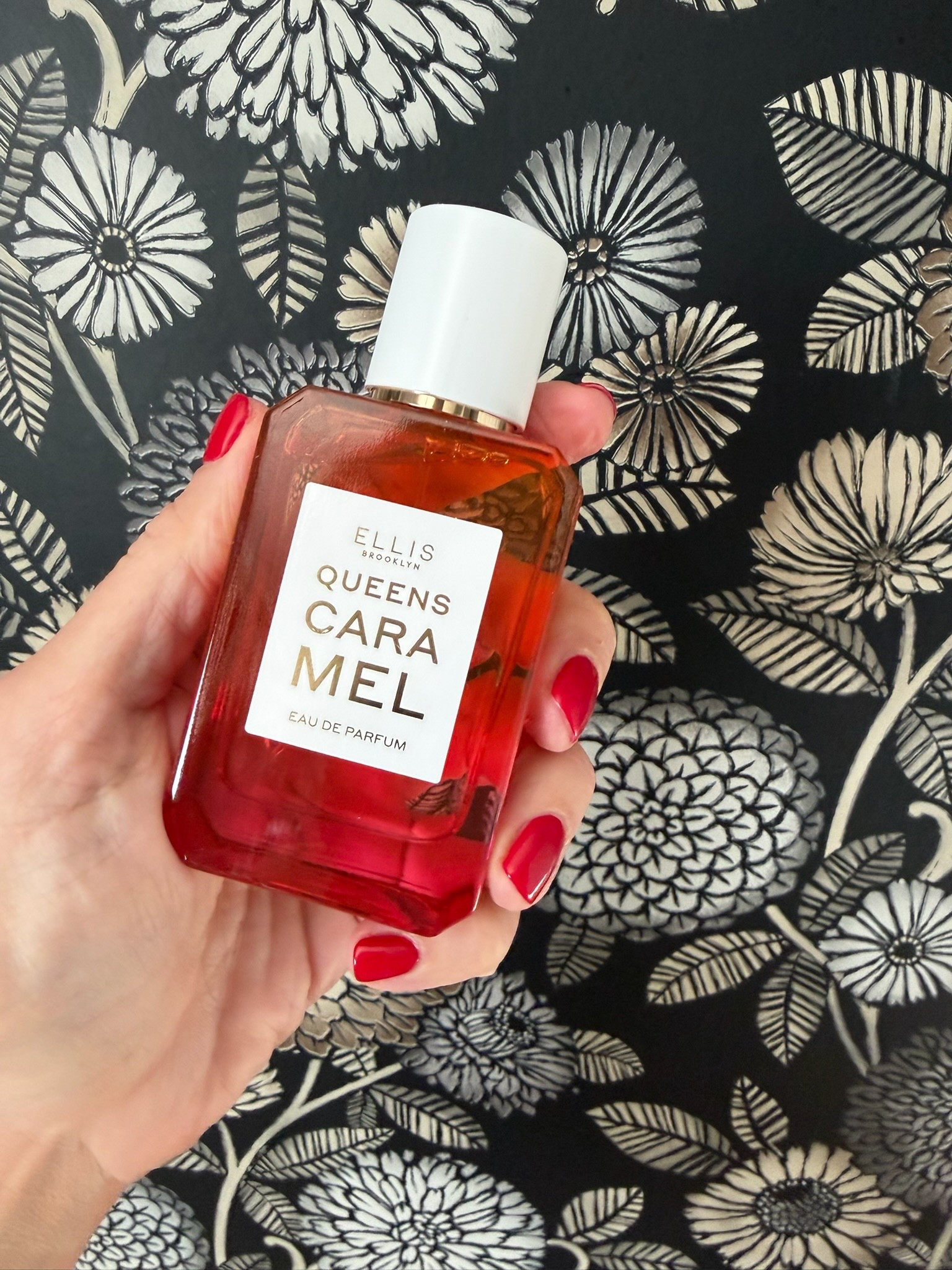 One of my favorite fall scents!😍 Great gift idea for her, fragrance, perfume, themominstylee

#LTKGiftGuide #LTKHoliday #LTKBeauty