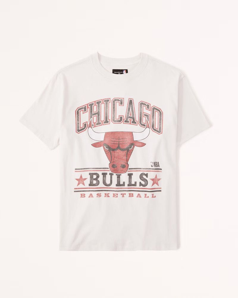 Oversized Boyfriend Chicago Bulls Graphic Tee | Beige Top Tops | Beige Tee | Abercrombie Tops | Abercrombie & Fitch (US)